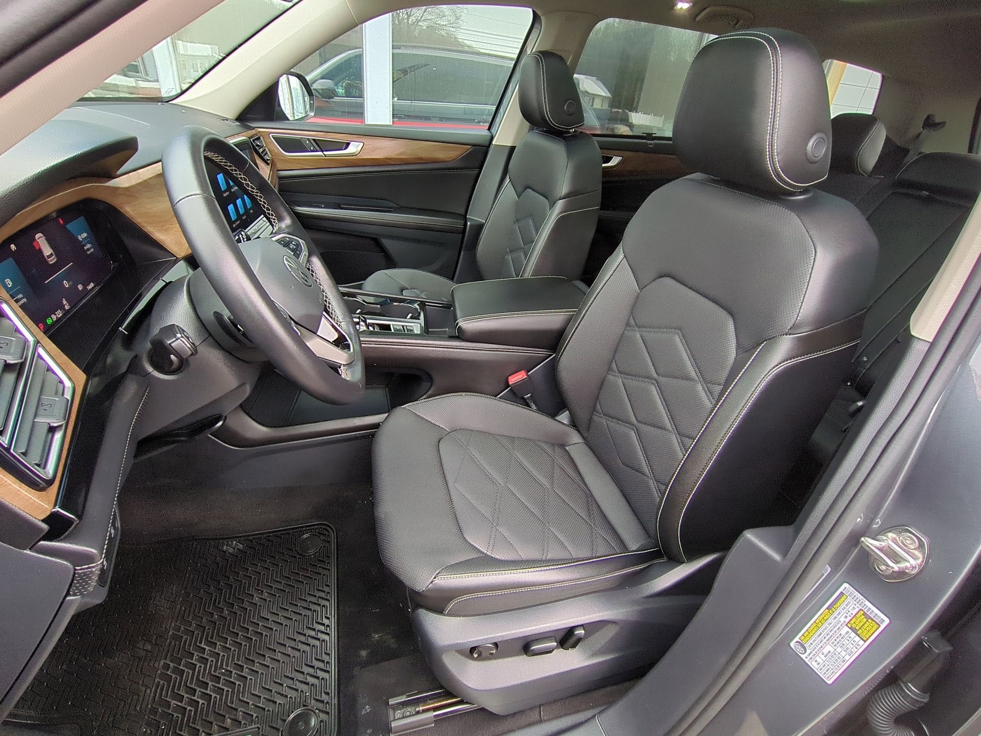 2025 Volkswagen Atlas 2.0T SE w/Technology