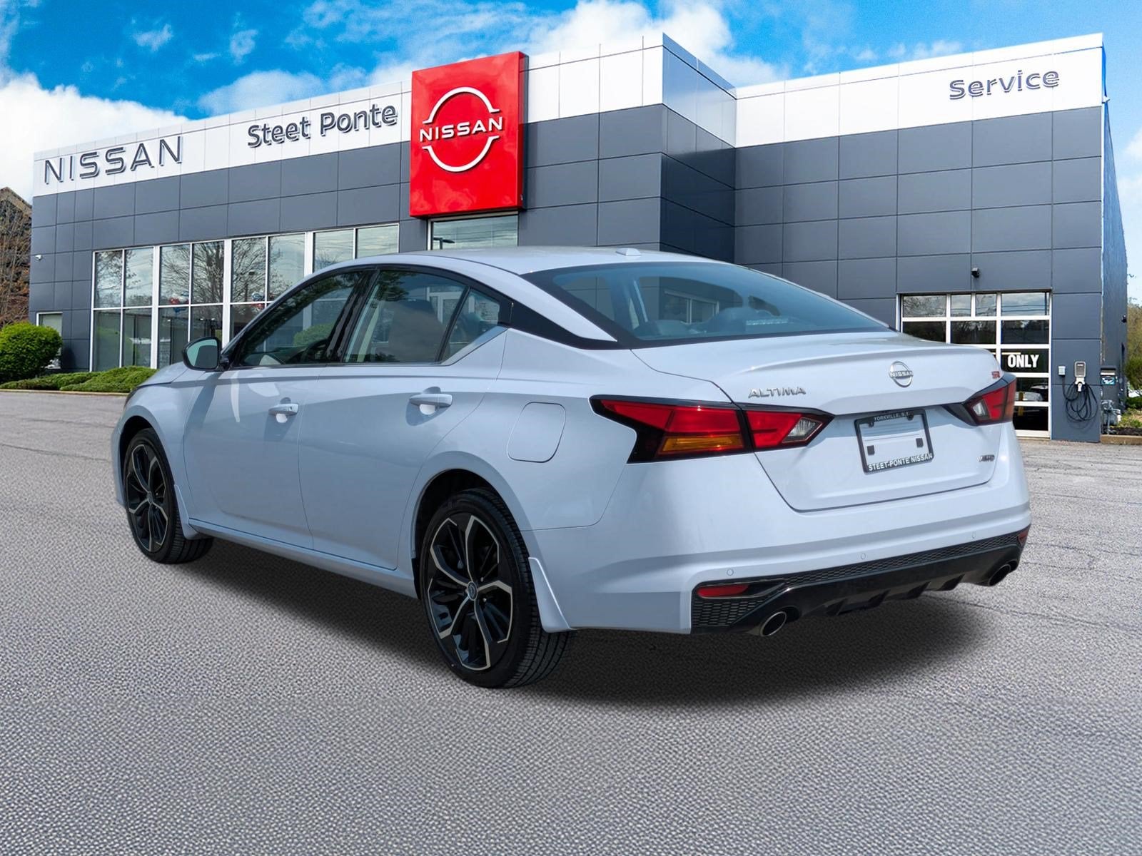 2025 Nissan Altima SR