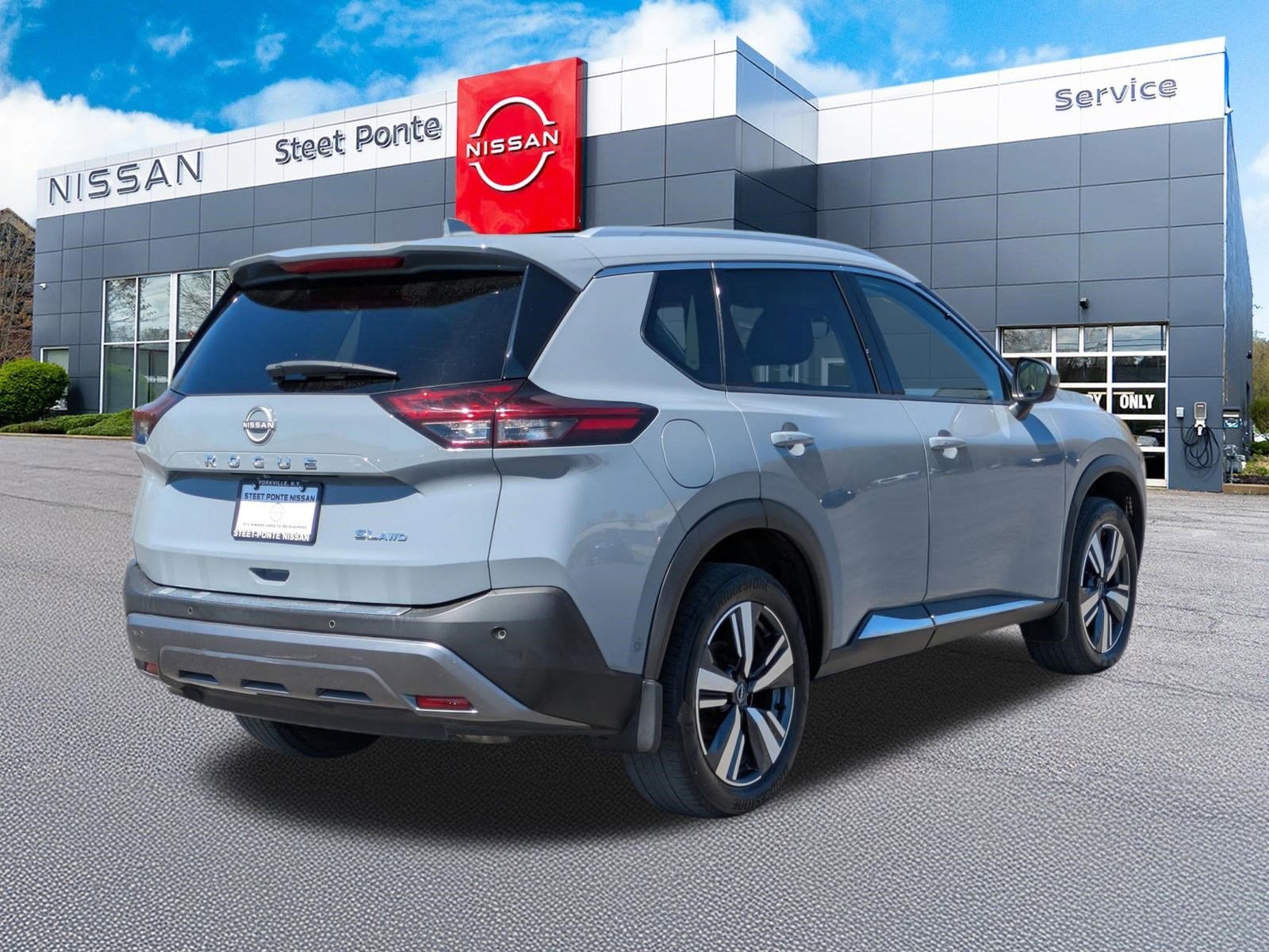 2022 Nissan Rogue SL