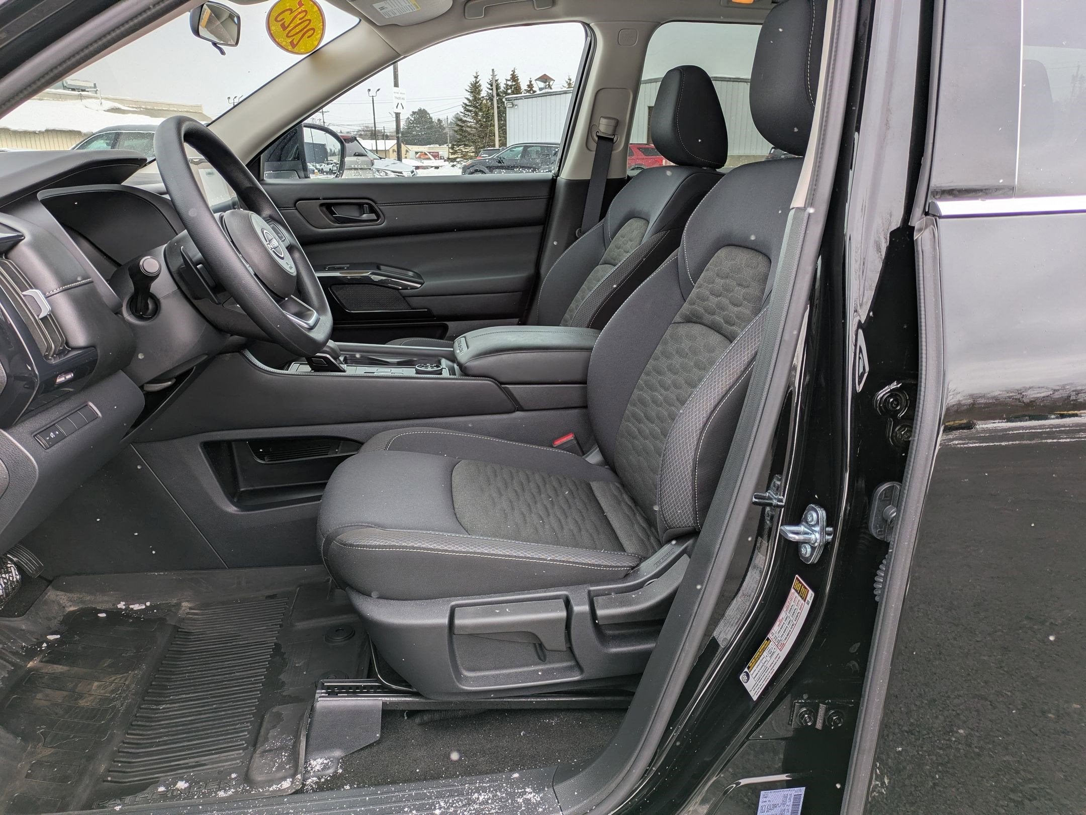 2025 Nissan Pathfinder S