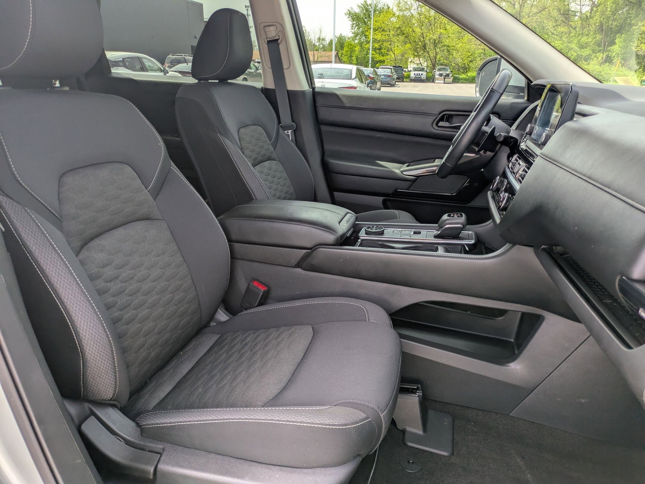 2023 Nissan Pathfinder SV