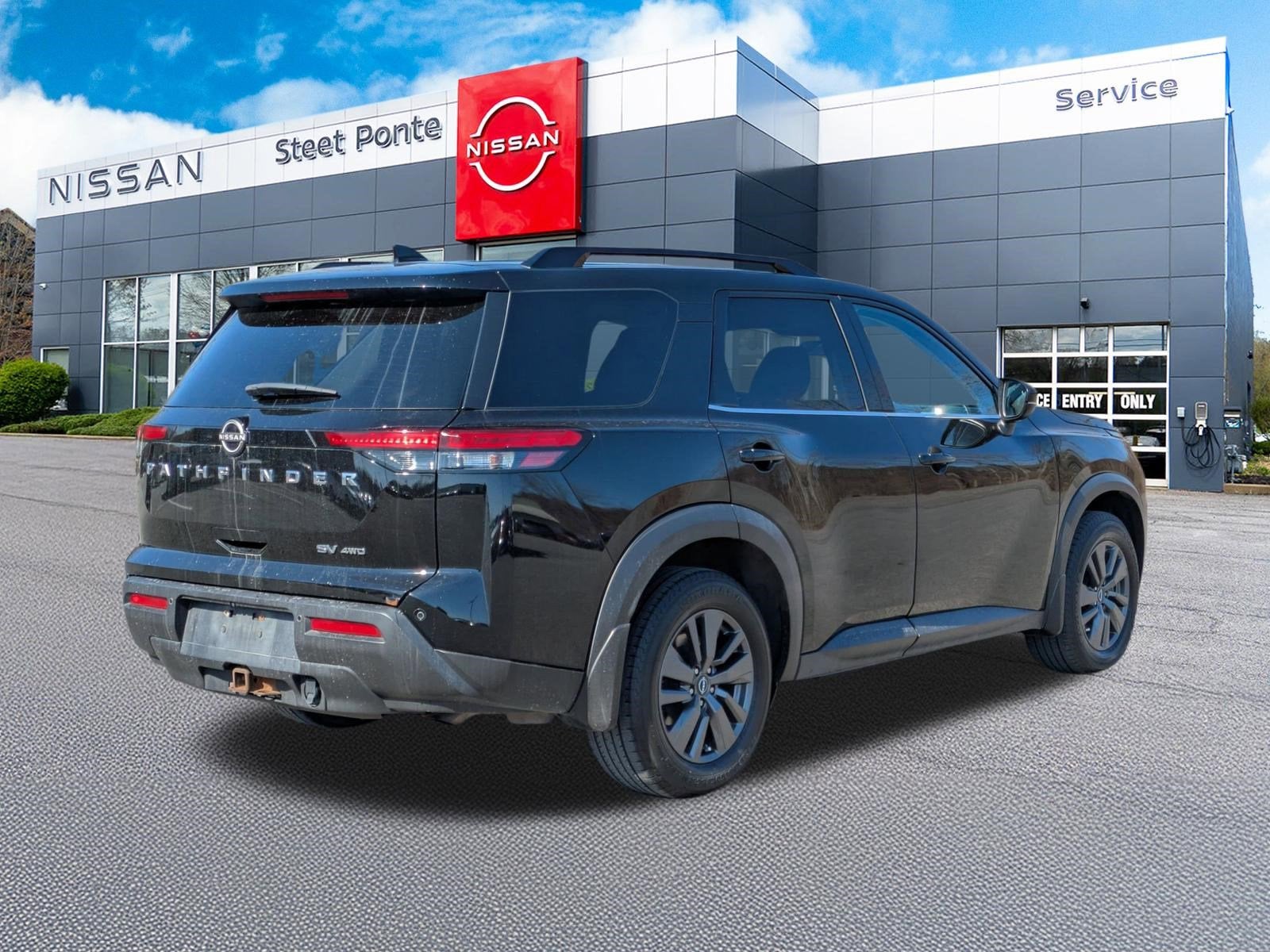 2022 Nissan Pathfinder SV