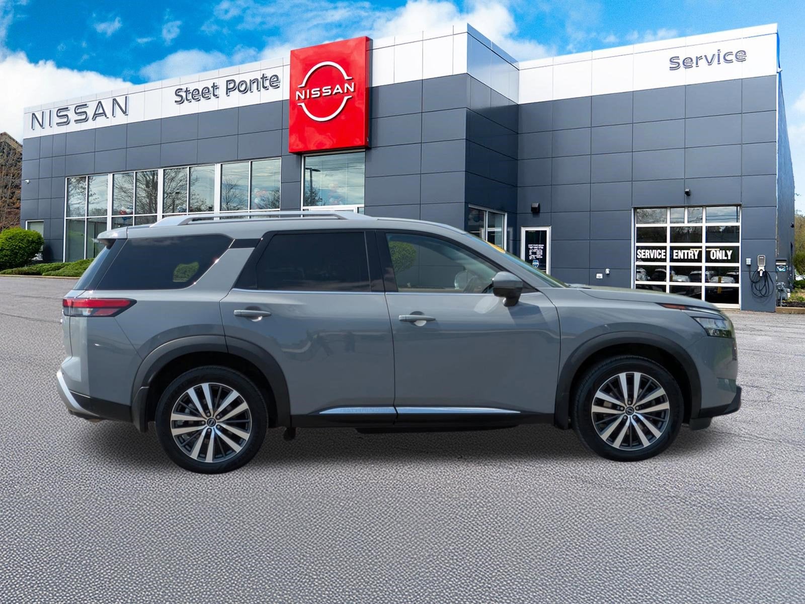 2022 Nissan Pathfinder Platinum