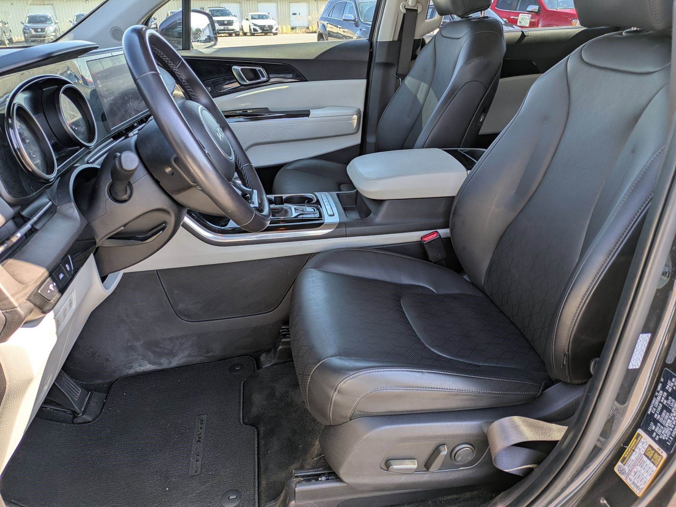 2024 Kia Carnival EX