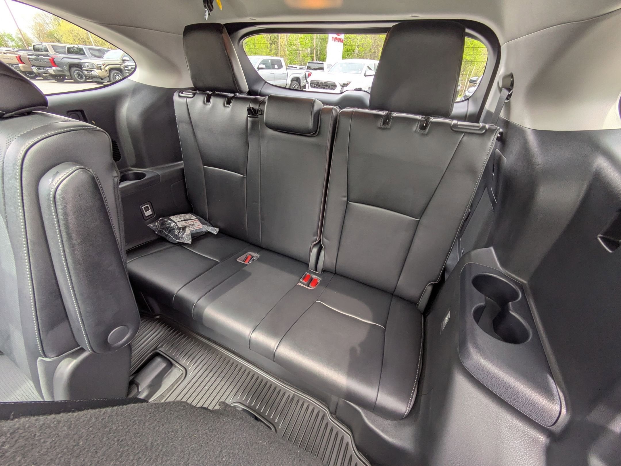 2023 Toyota Highlander Hybrid Platinum