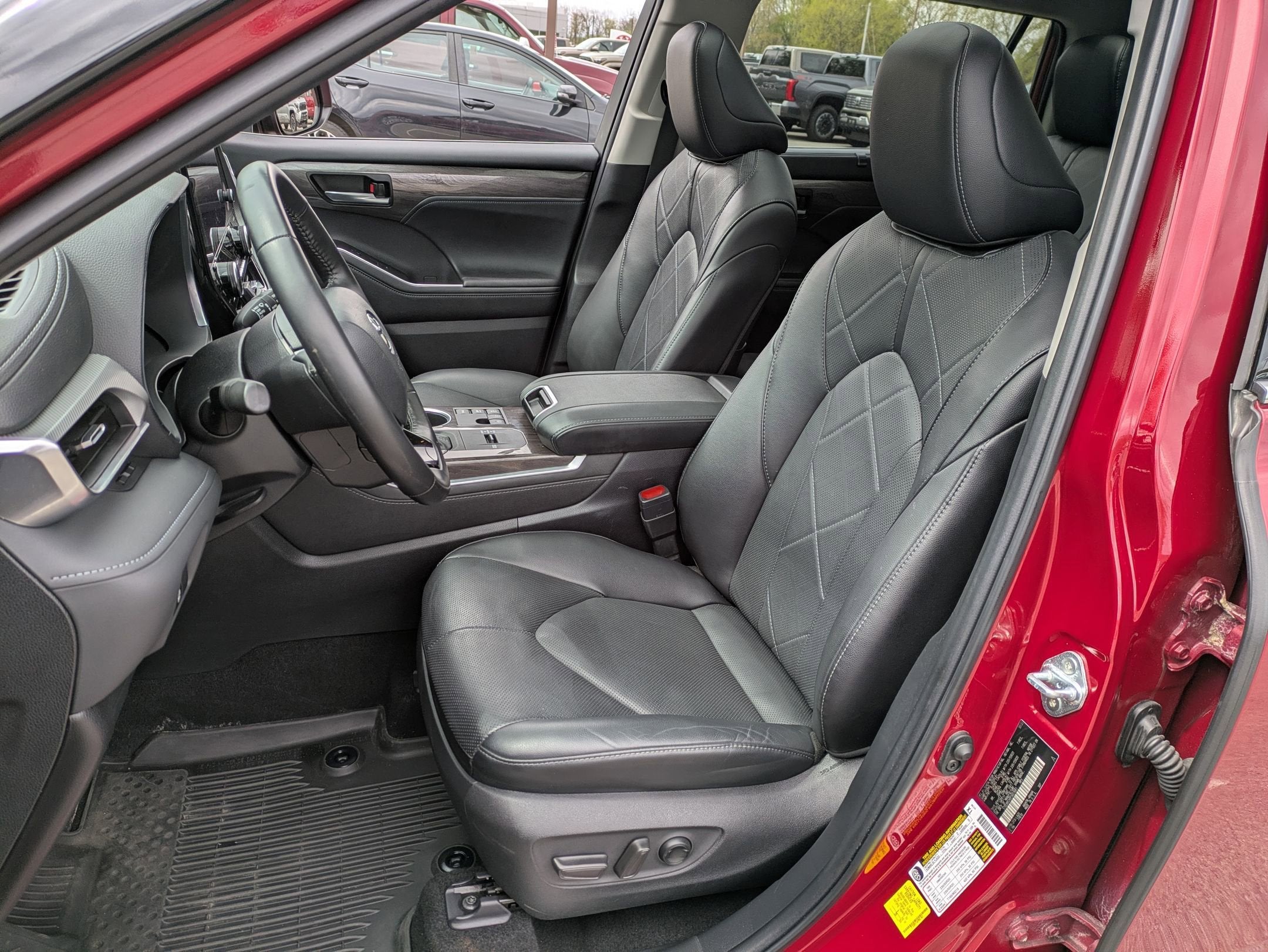 2023 Toyota Highlander Hybrid Platinum