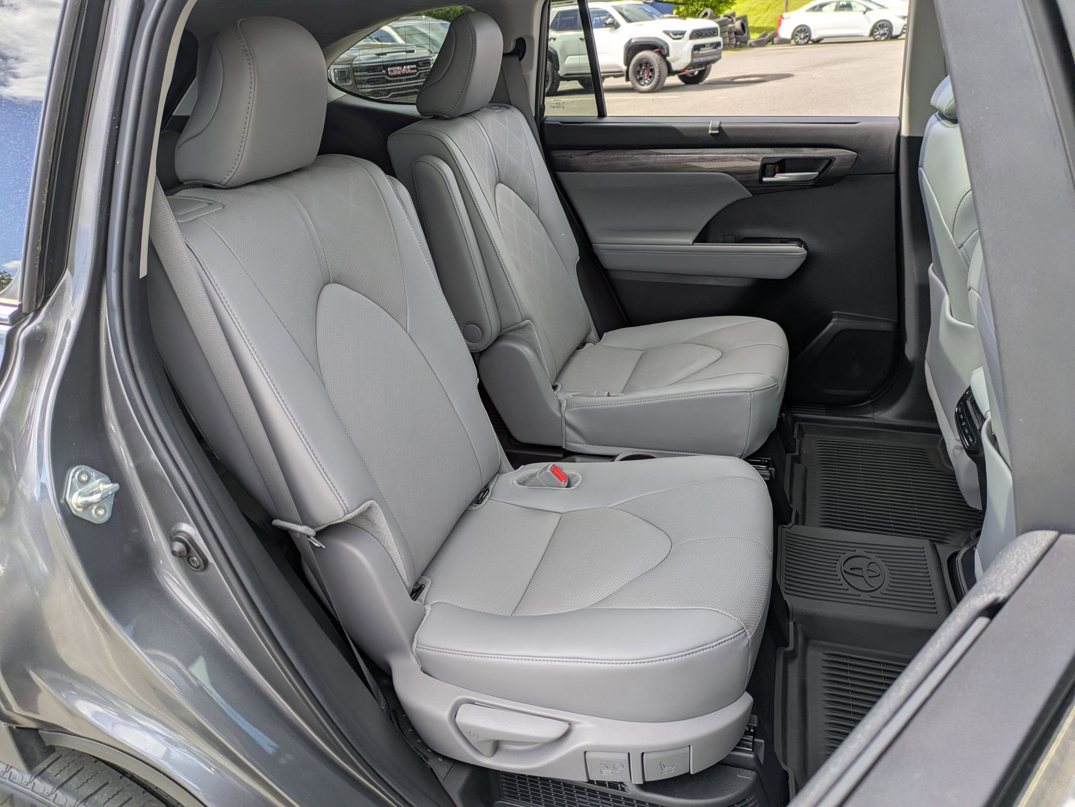 2024 Toyota Highlander Hybrid Platinum