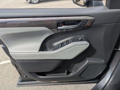 2024 Toyota Highlander Hybrid Platinum