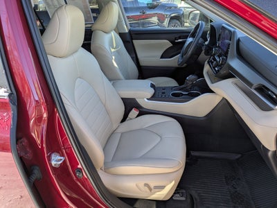 2023 Toyota Highlander Base