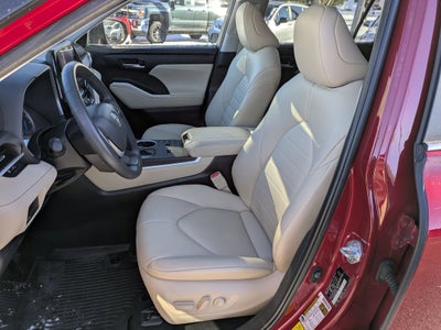 2023 Toyota Highlander Base