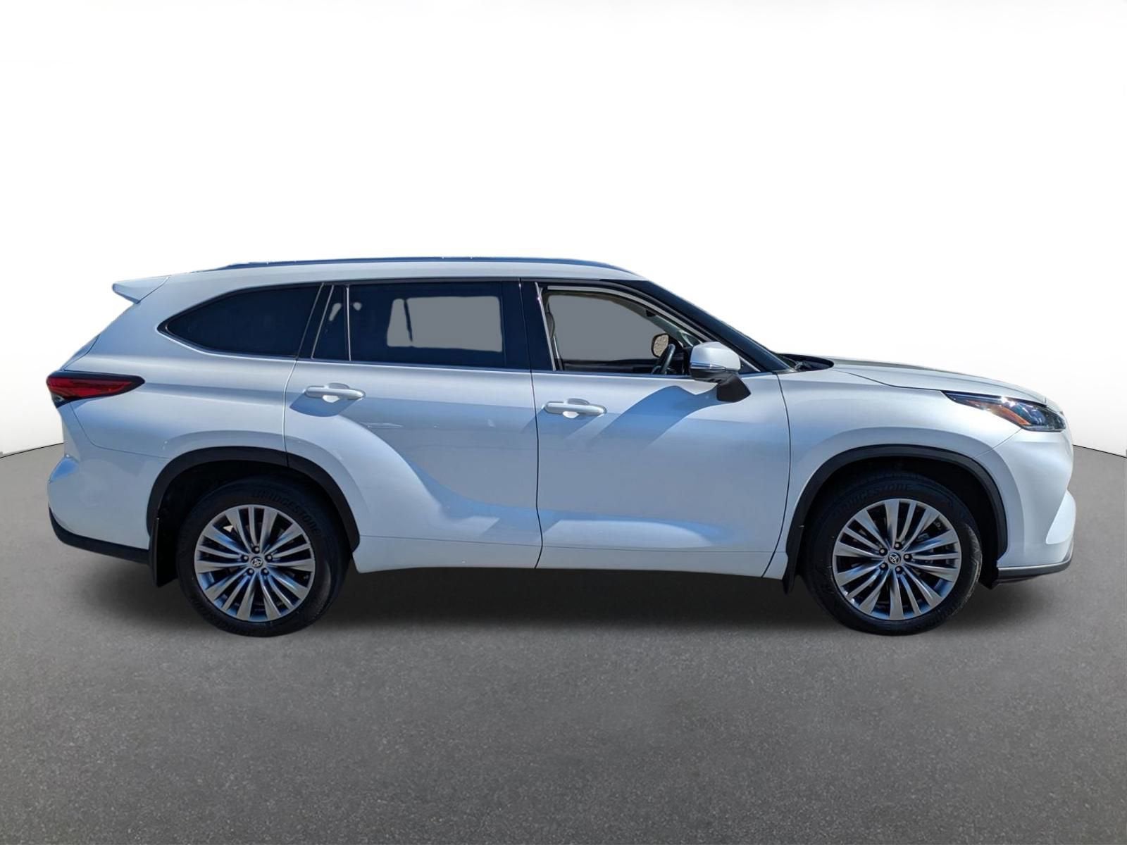 2023 Toyota Highlander Base