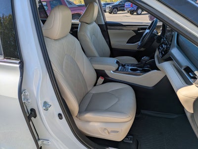 2023 Toyota Highlander Base