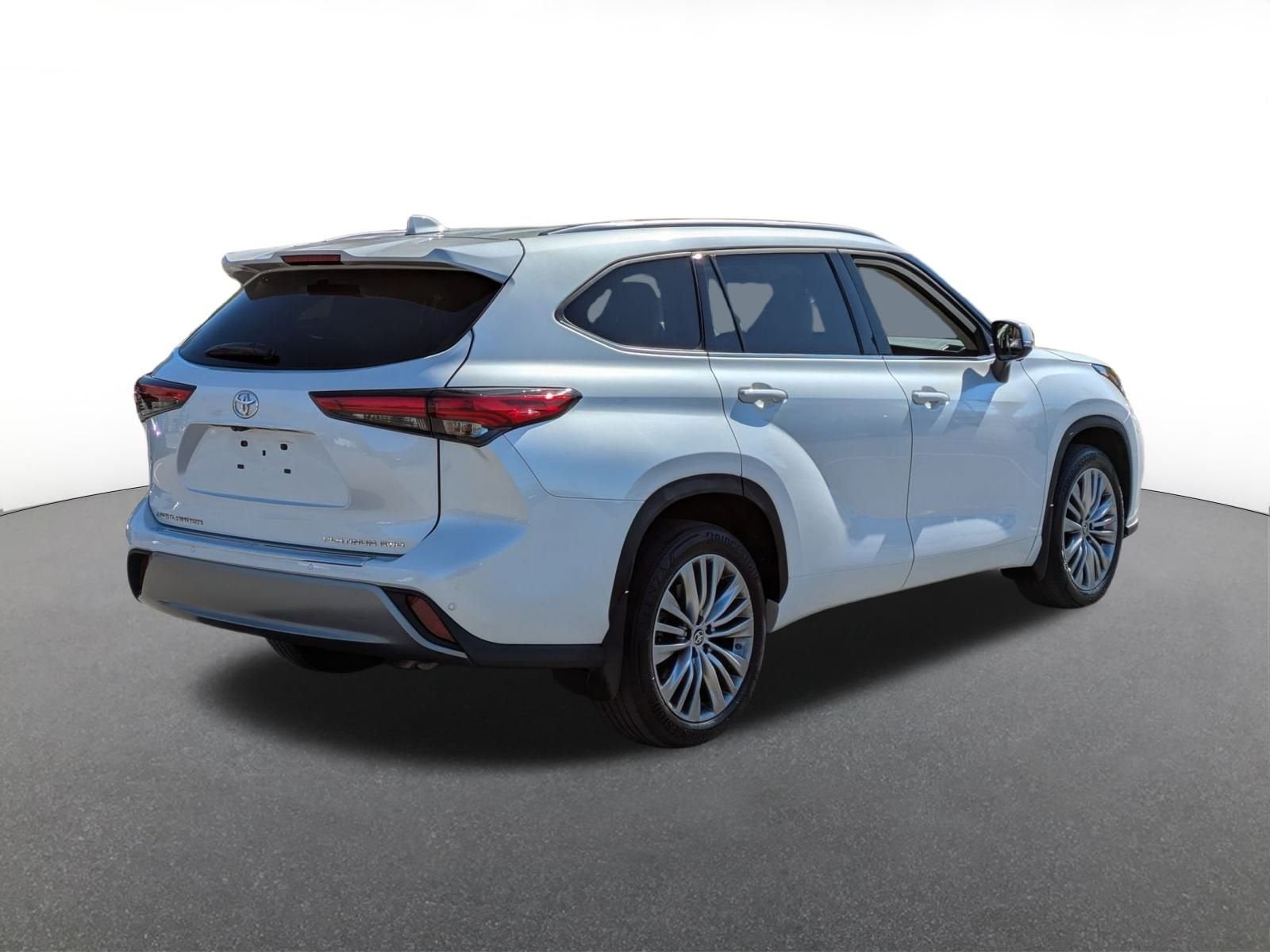 2023 Toyota Highlander Base