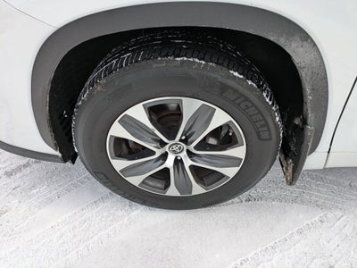 2023 Toyota Highlander Base