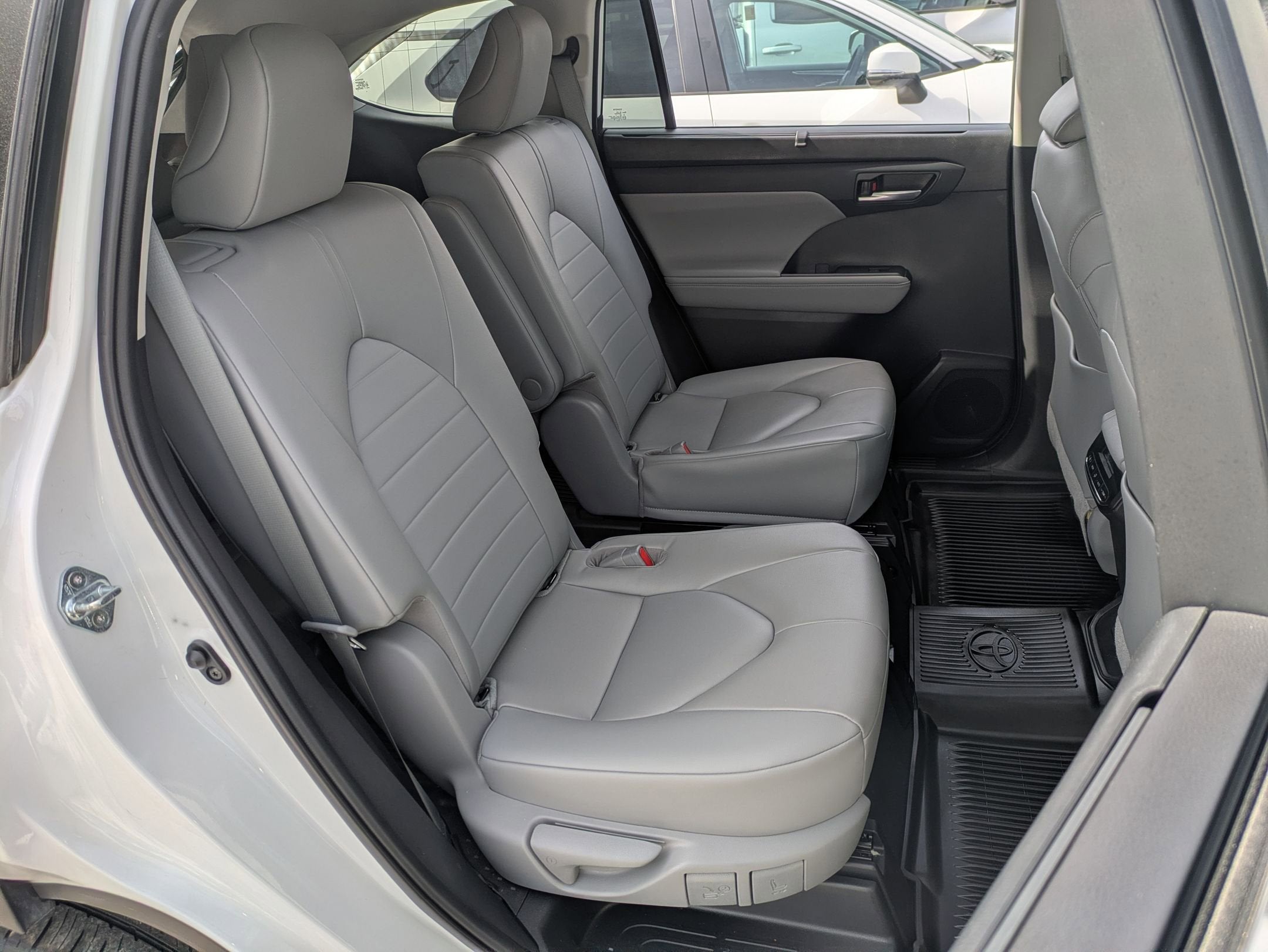 2023 Toyota Highlander Base