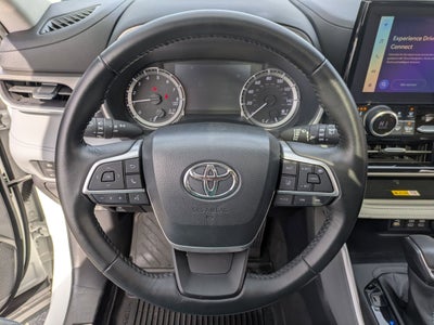 2023 Toyota Highlander Base