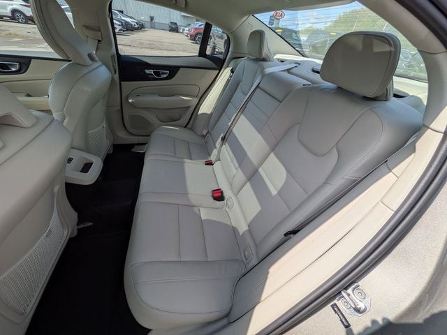 2021 Volvo S60 T6 Momentum