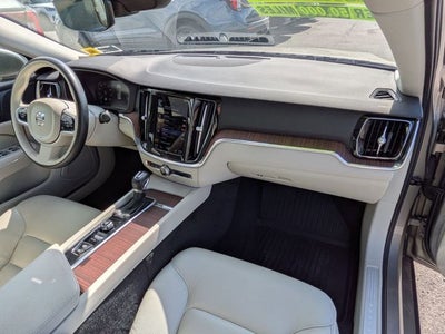 2021 Volvo S60 T6 Momentum