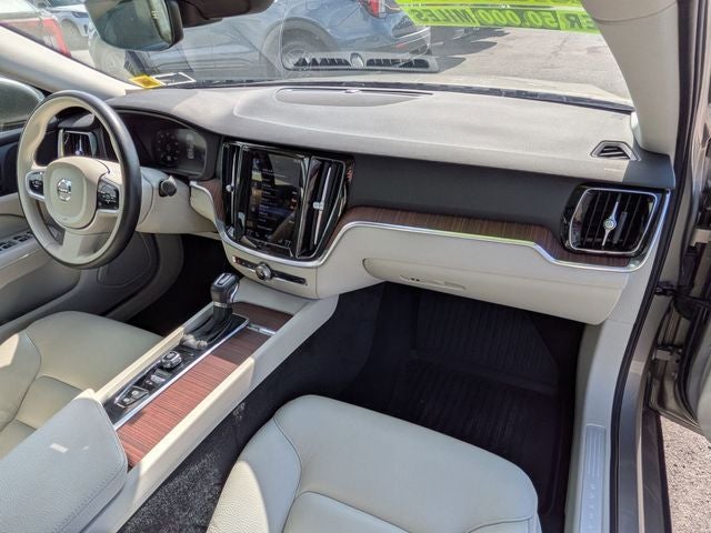 2021 Volvo S60 T6 Momentum