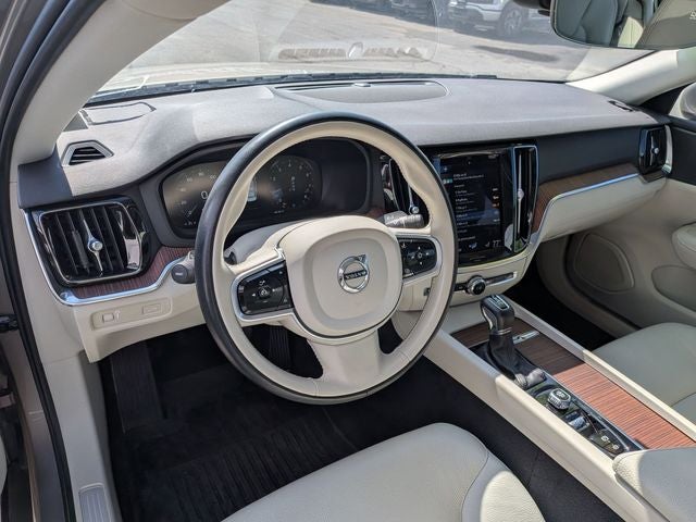 2021 Volvo S60 T6 Momentum