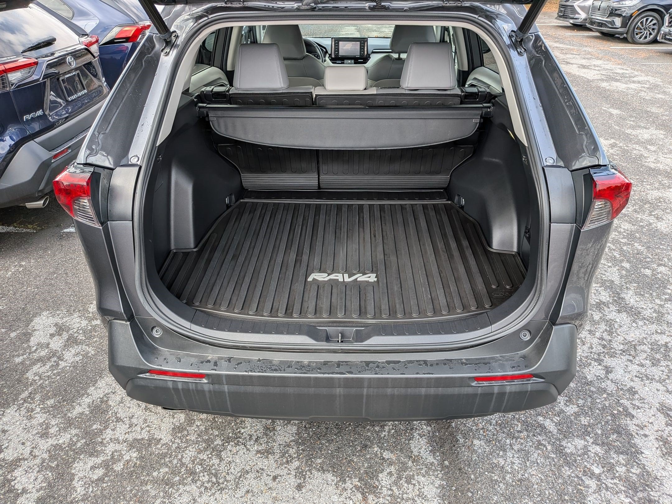 2022 Toyota RAV4 XLE Premium w/ Premium Grade Weather Pkg
