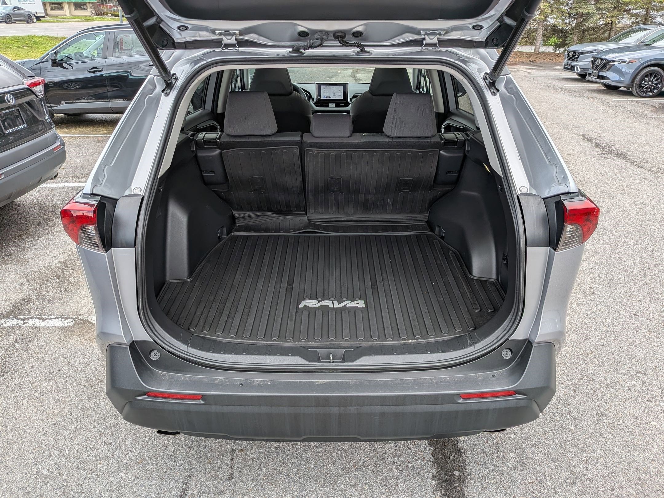 2023 Toyota RAV4 XLE w/ Convenience & Cold Weather Pkg