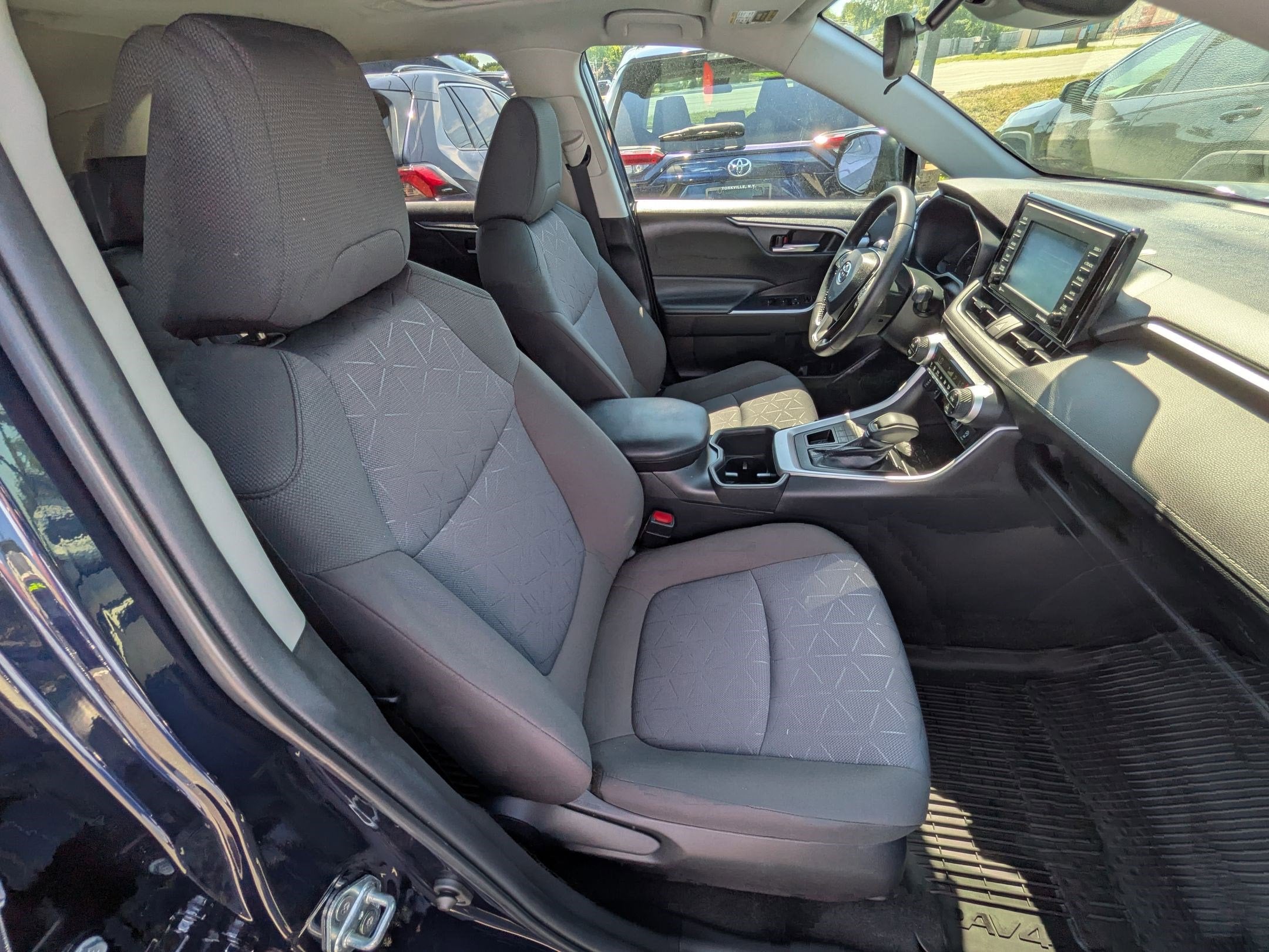 2022 Toyota RAV4 XLE w/ Convenience & Cold Weather Pkg