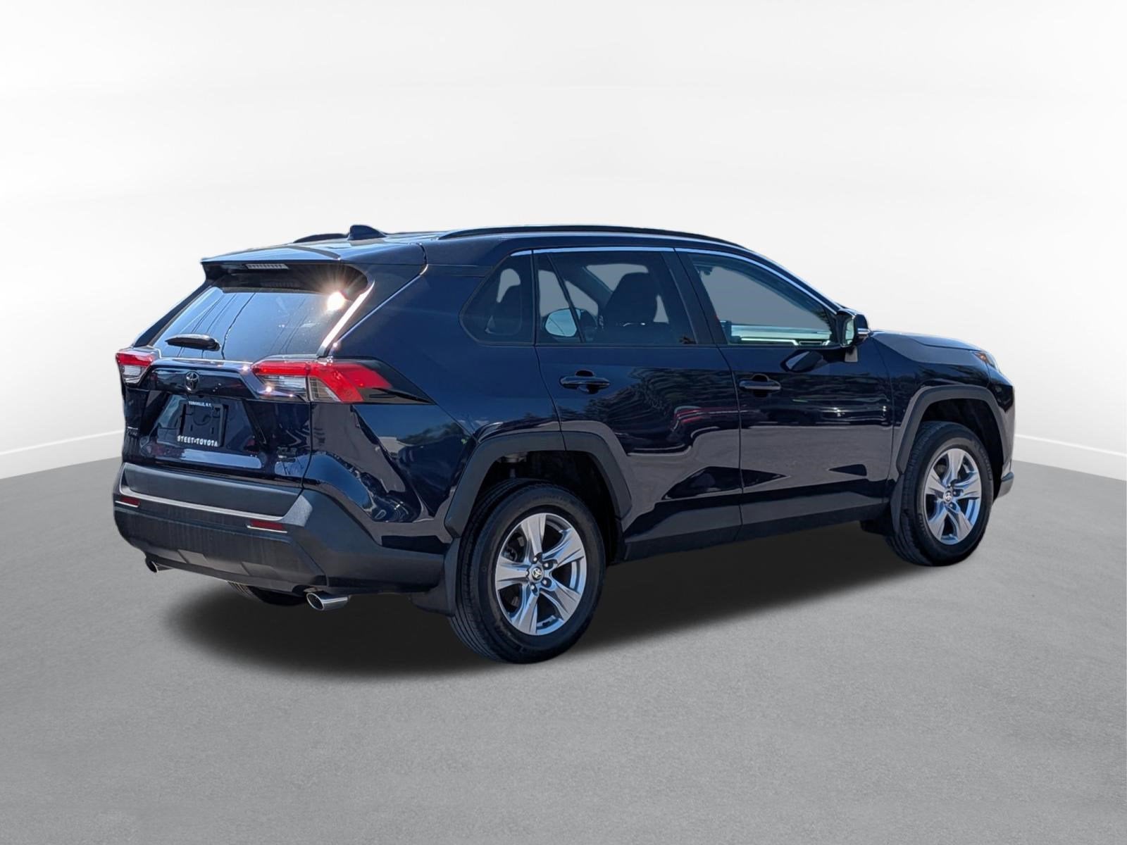 2022 Toyota RAV4 XLE w/ Convenience & Cold Weather Pkg