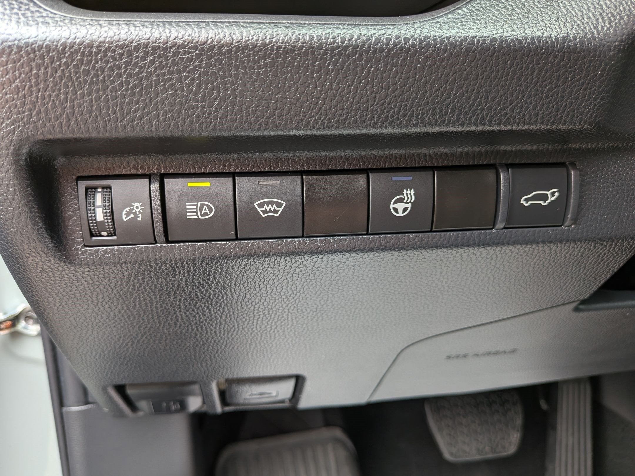 2023 Toyota RAV4 XLE w/ Convenience & Cold Weather Pkg