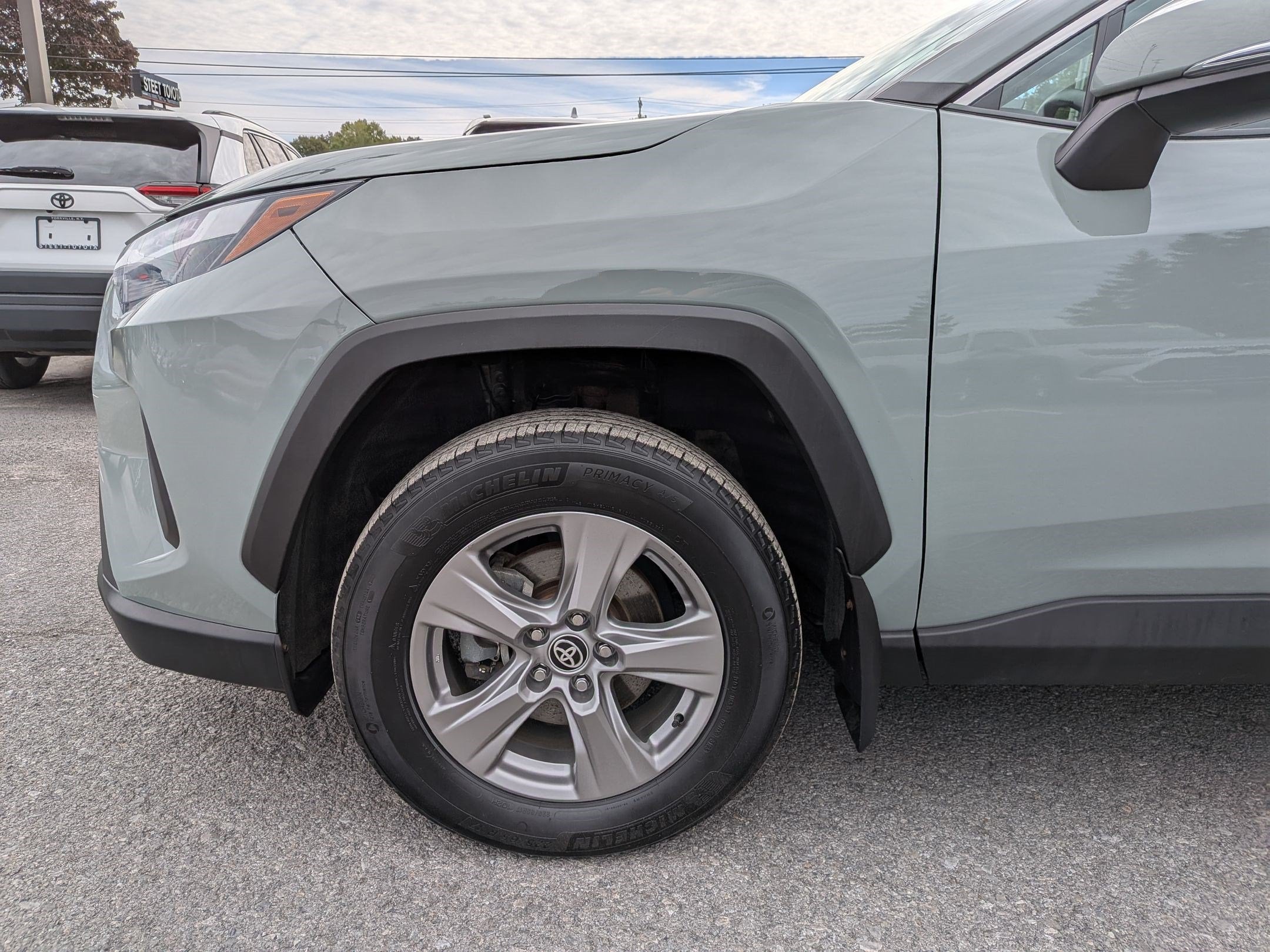 2023 Toyota RAV4 XLE w/ Convenience & Cold Weather Pkg