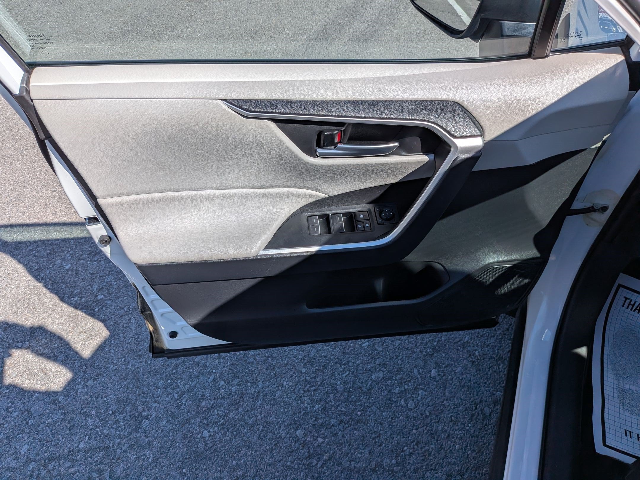 2023 Toyota RAV4 XLE w/ Convenience & Cold Weather Pkg