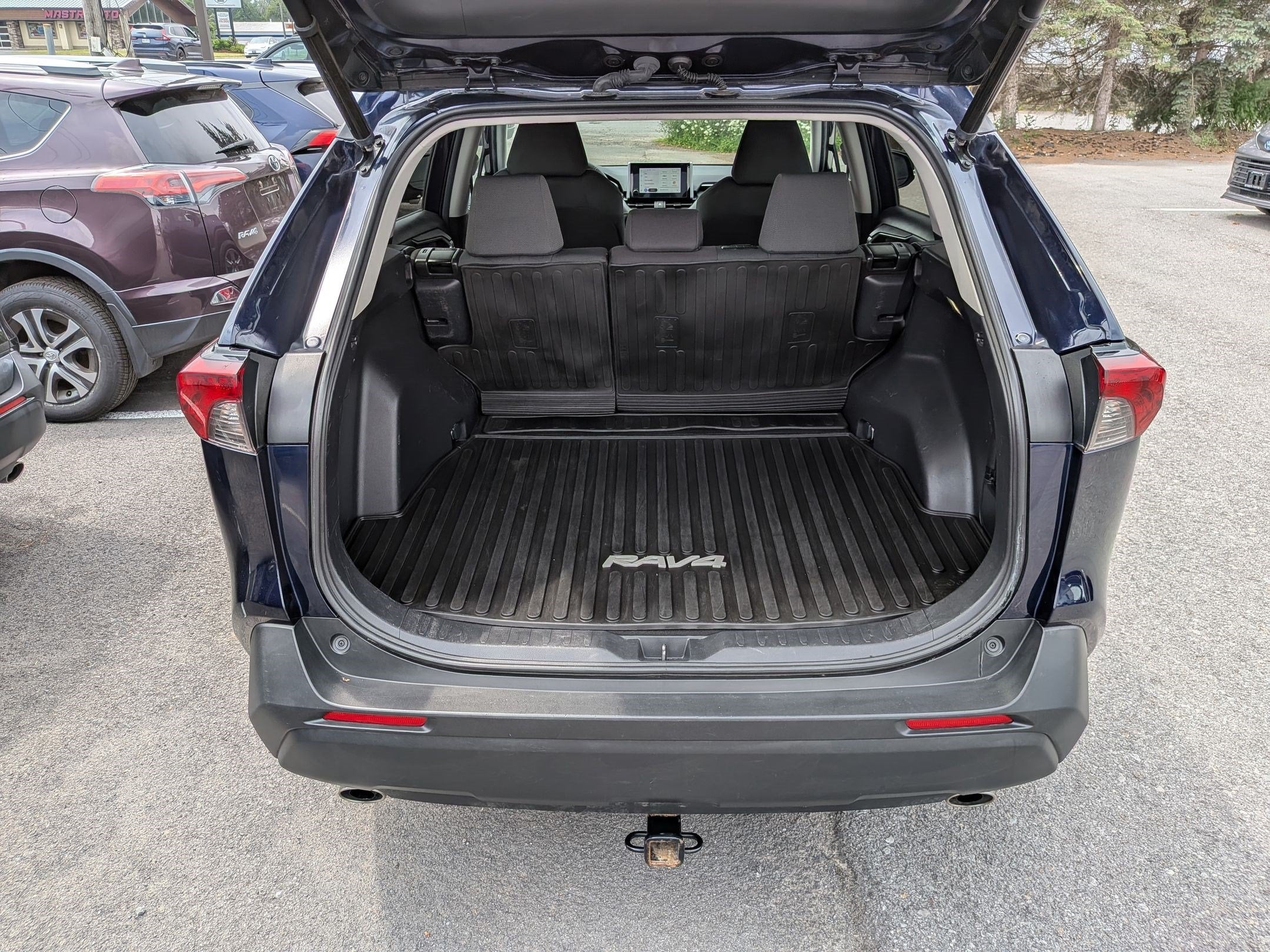 2023 Toyota RAV4 XLE w/ Convenience & Cold Weather Pkg