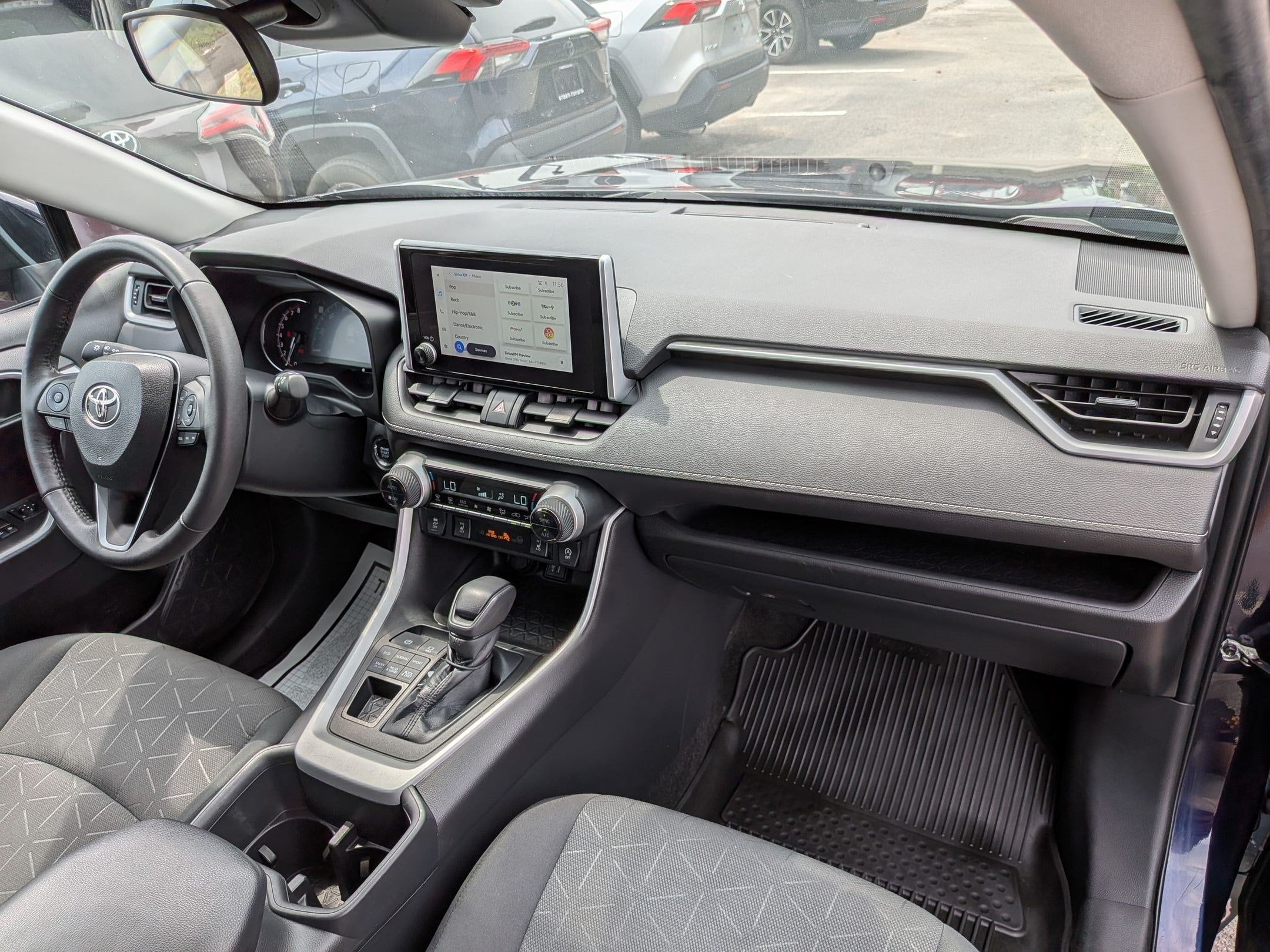 2023 Toyota RAV4 XLE w/ Convenience & Cold Weather Pkg
