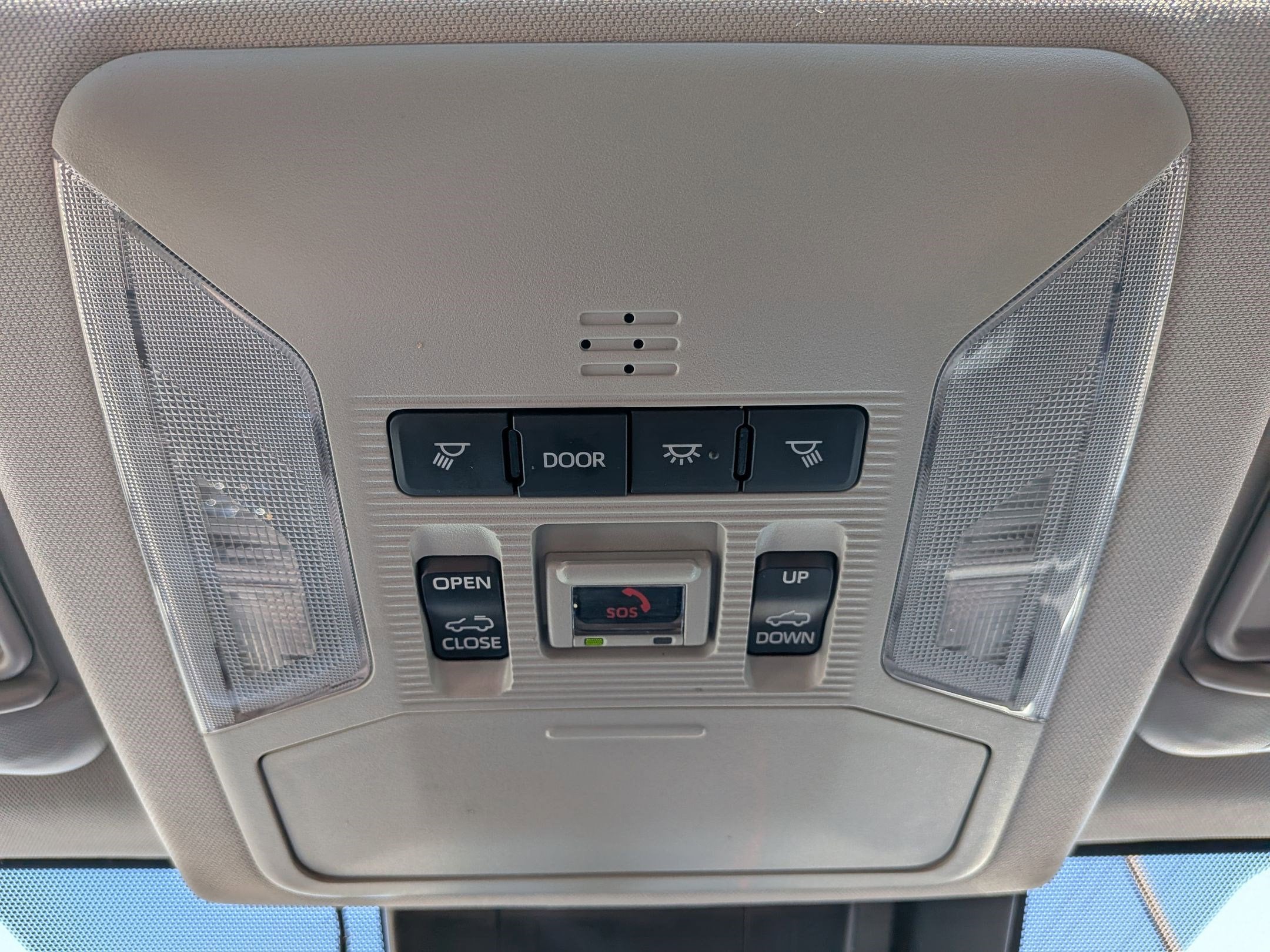 2025 Toyota RAV4 XLE w/ Convenience & Cold Weather Pkg