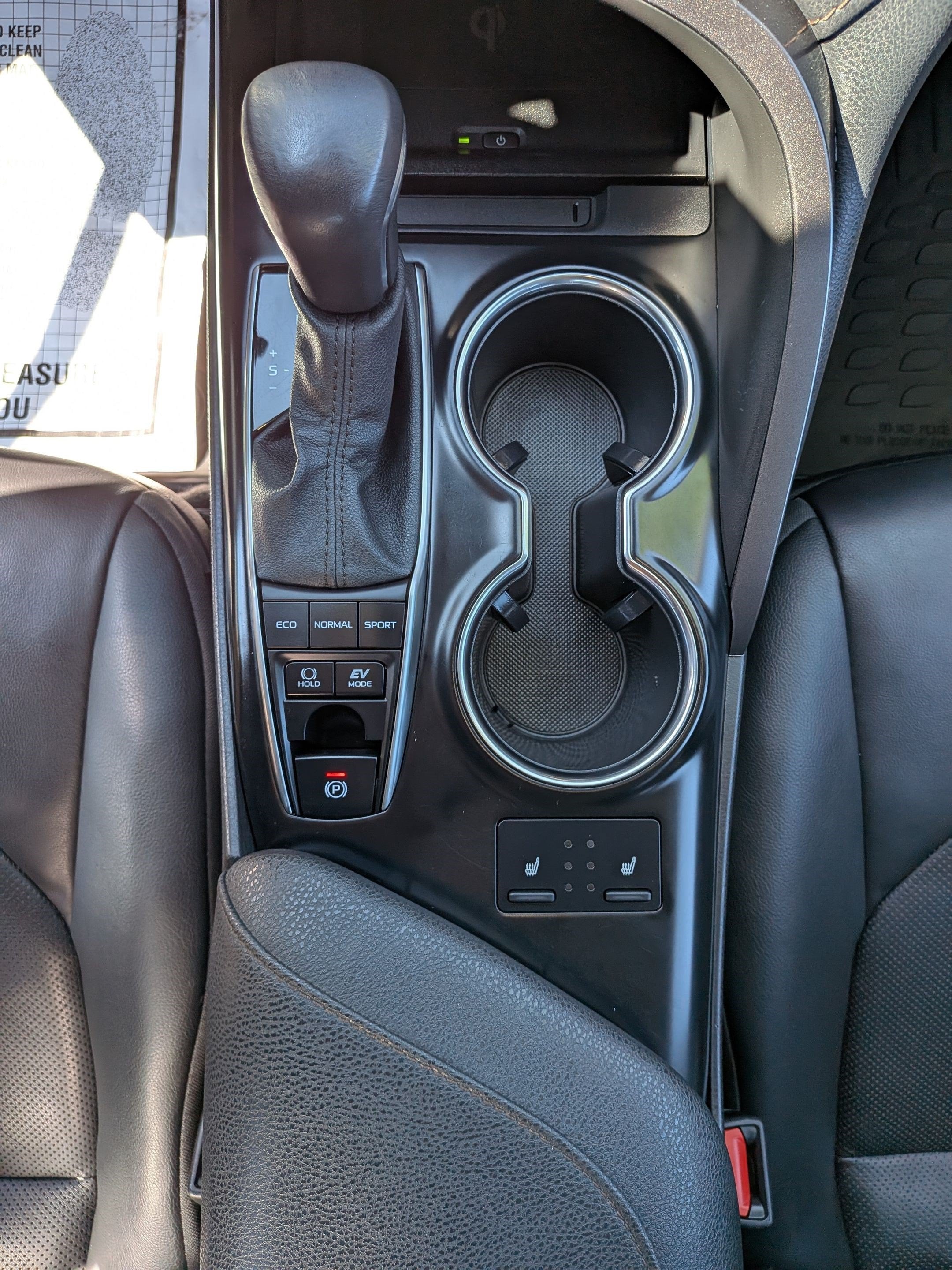 2020 Toyota Camry Hybrid XLE