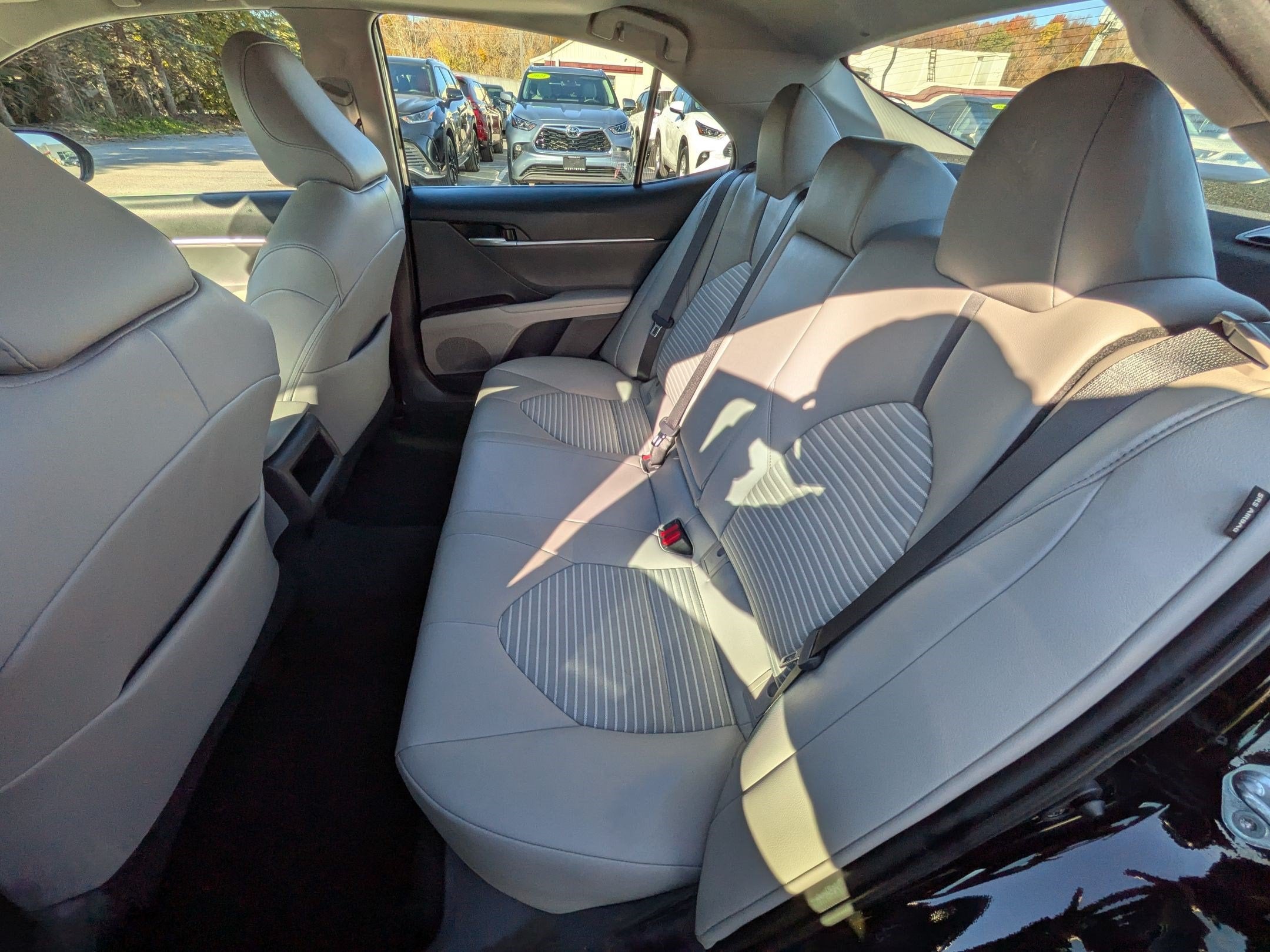 2021 Toyota Camry SE w/ Convenience & Cold Weather Pkg