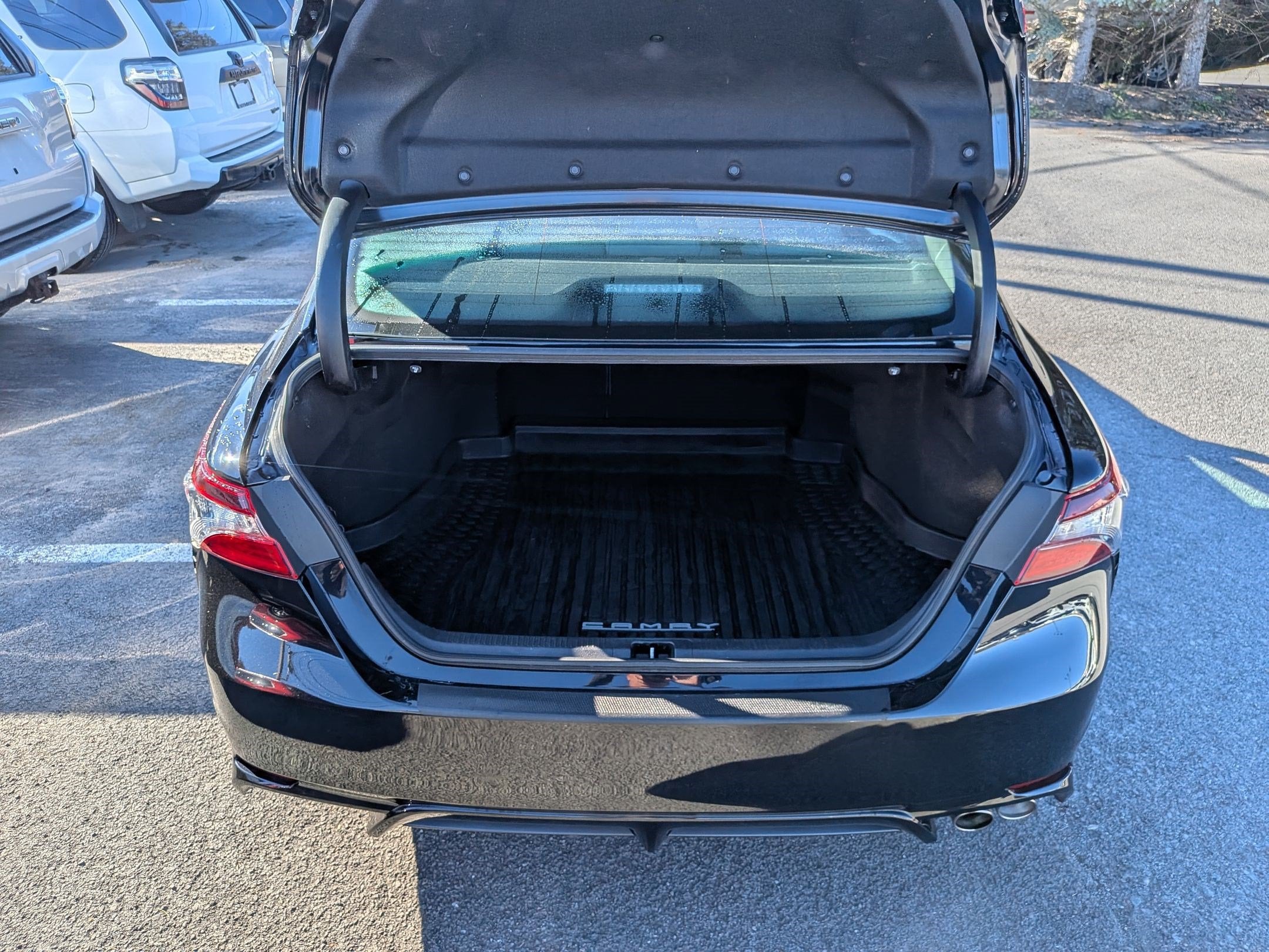 2021 Toyota Camry SE w/ Convenience & Cold Weather Pkg