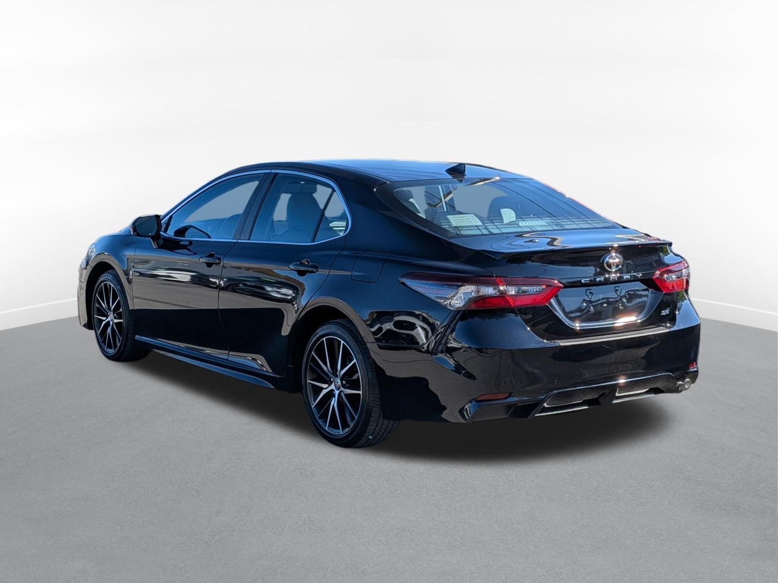 2021 Toyota Camry SE w/ Convenience & Cold Weather Pkg
