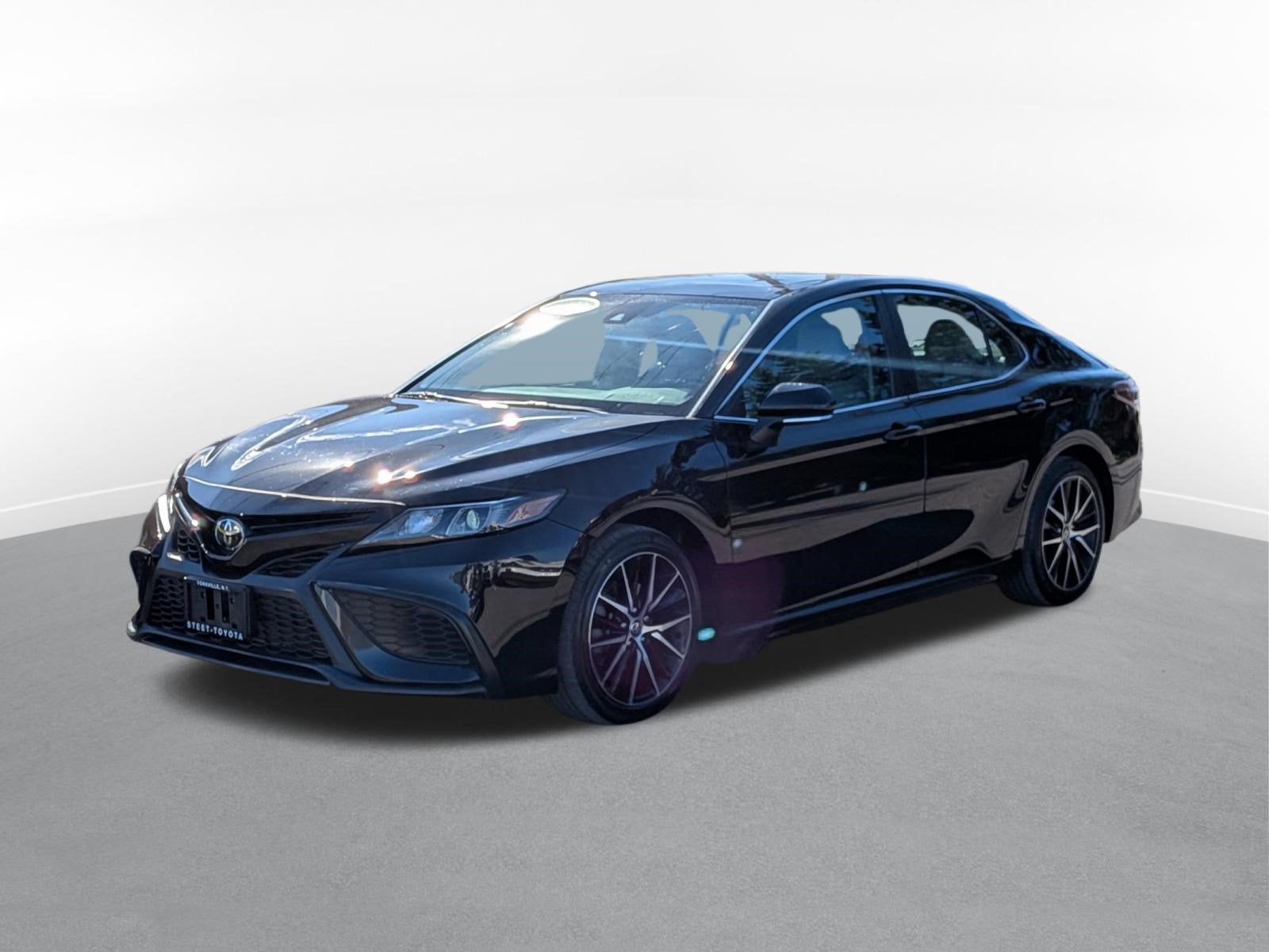 2021 Toyota Camry SE w/ Convenience & Cold Weather Pkg