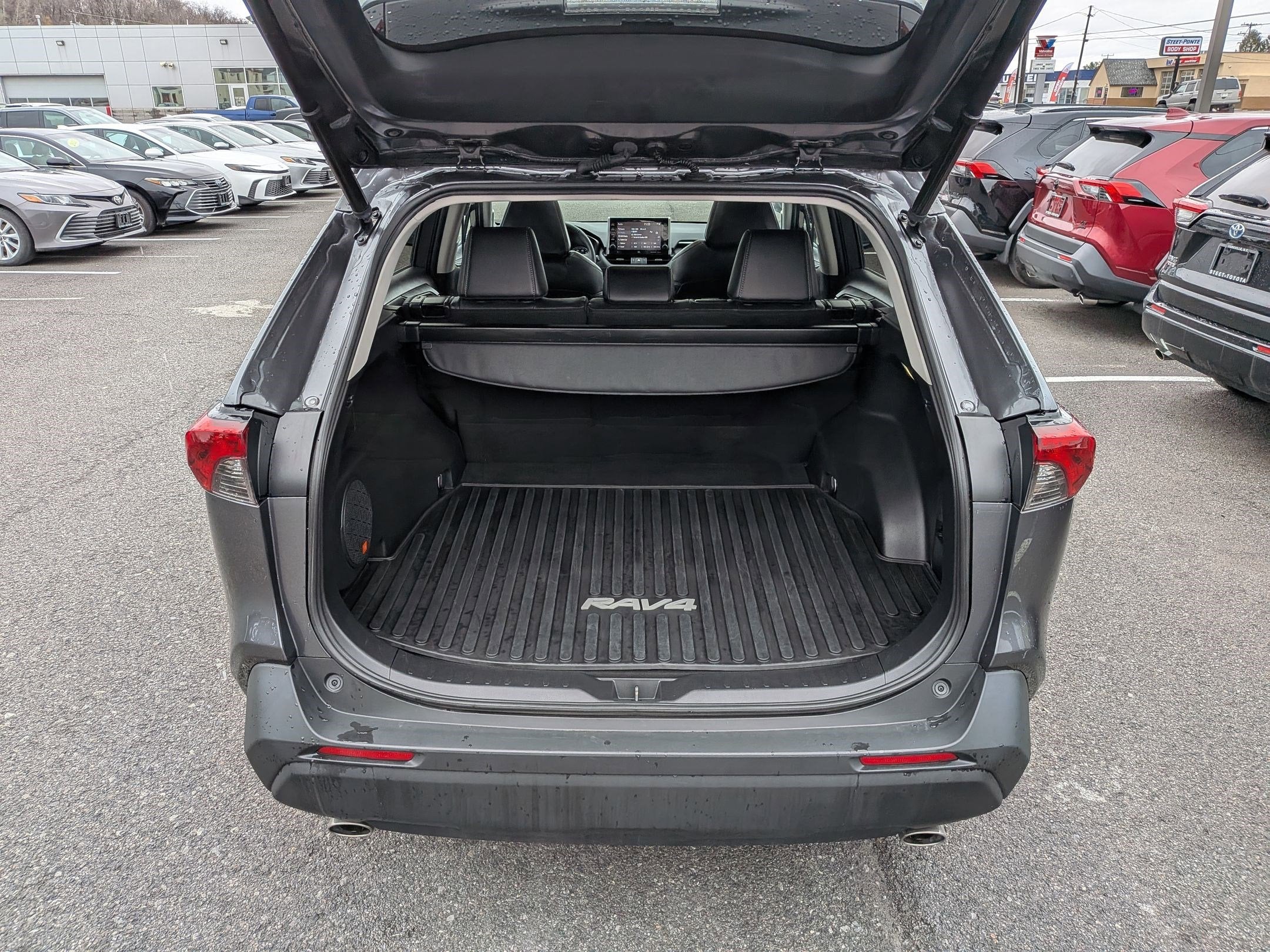 2022 Toyota RAV4 Hybrid XLE Premium w/ Premium Weather Pkg