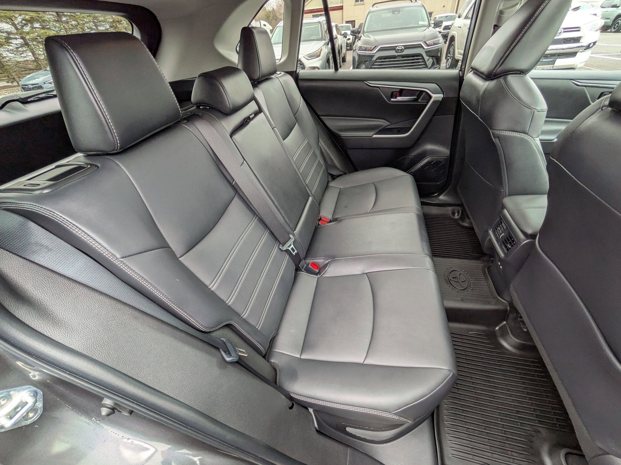 2022 Toyota RAV4 Hybrid XLE Premium w/ Premium Weather Pkg