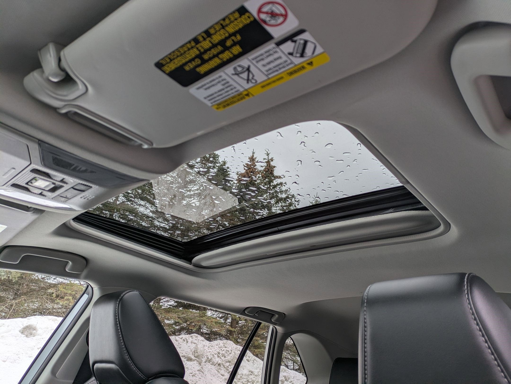 2022 Toyota RAV4 Hybrid XLE Premium w/ Cold Weather Pkg