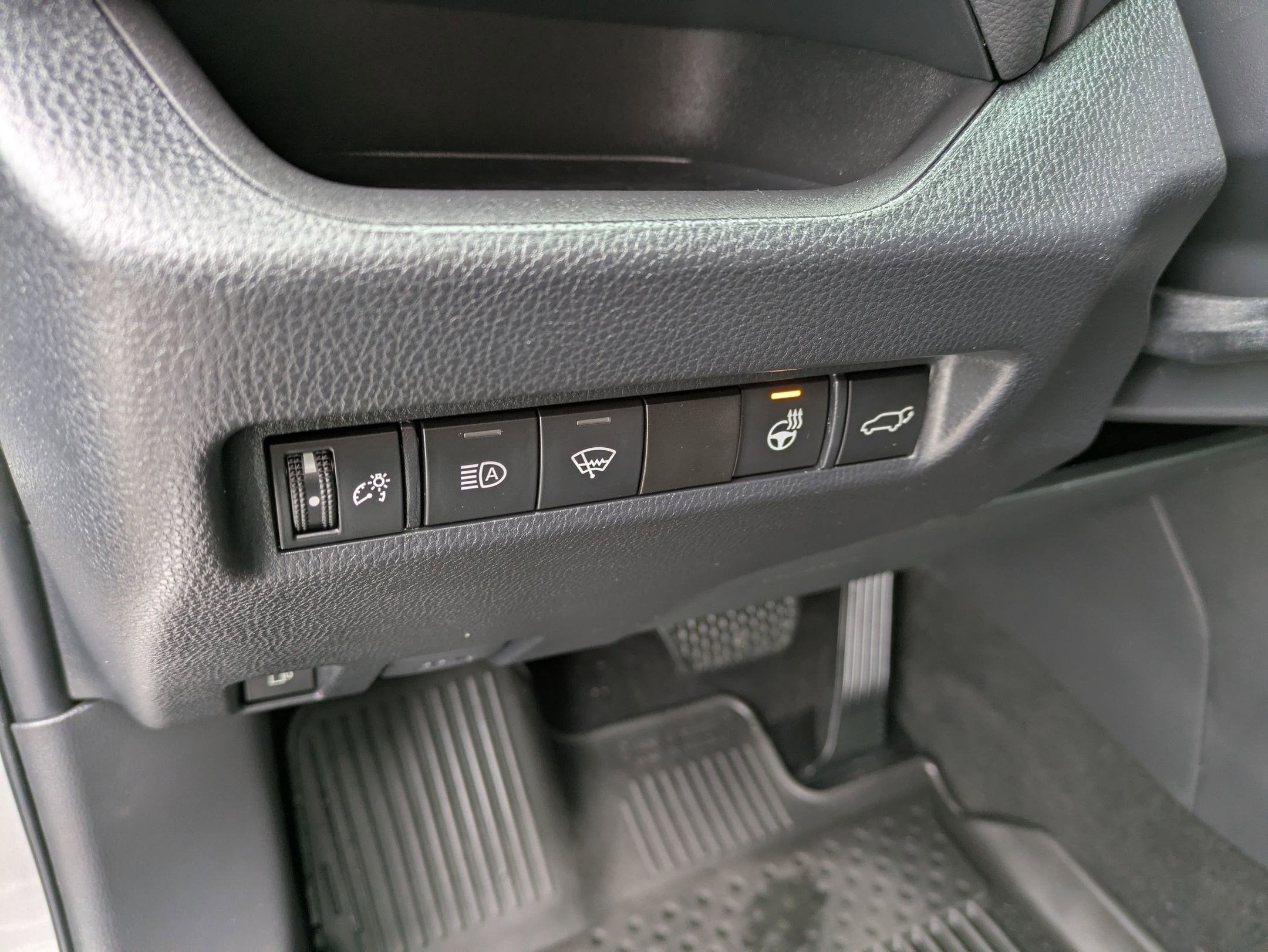 2022 Toyota RAV4 Hybrid XLE Premium w/ Cold Weather Pkg