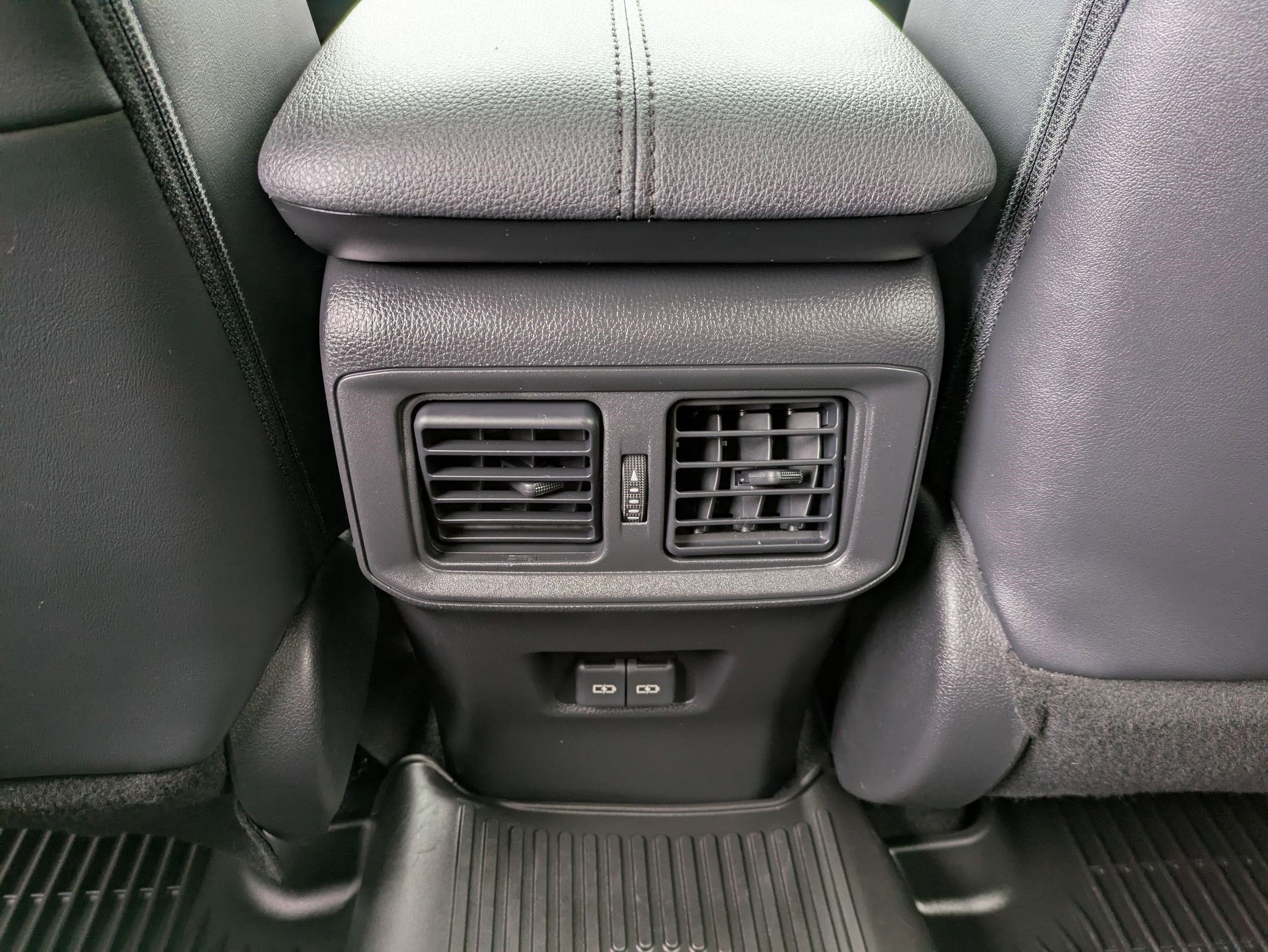 2022 Toyota RAV4 Hybrid XLE Premium w/ Cold Weather Pkg