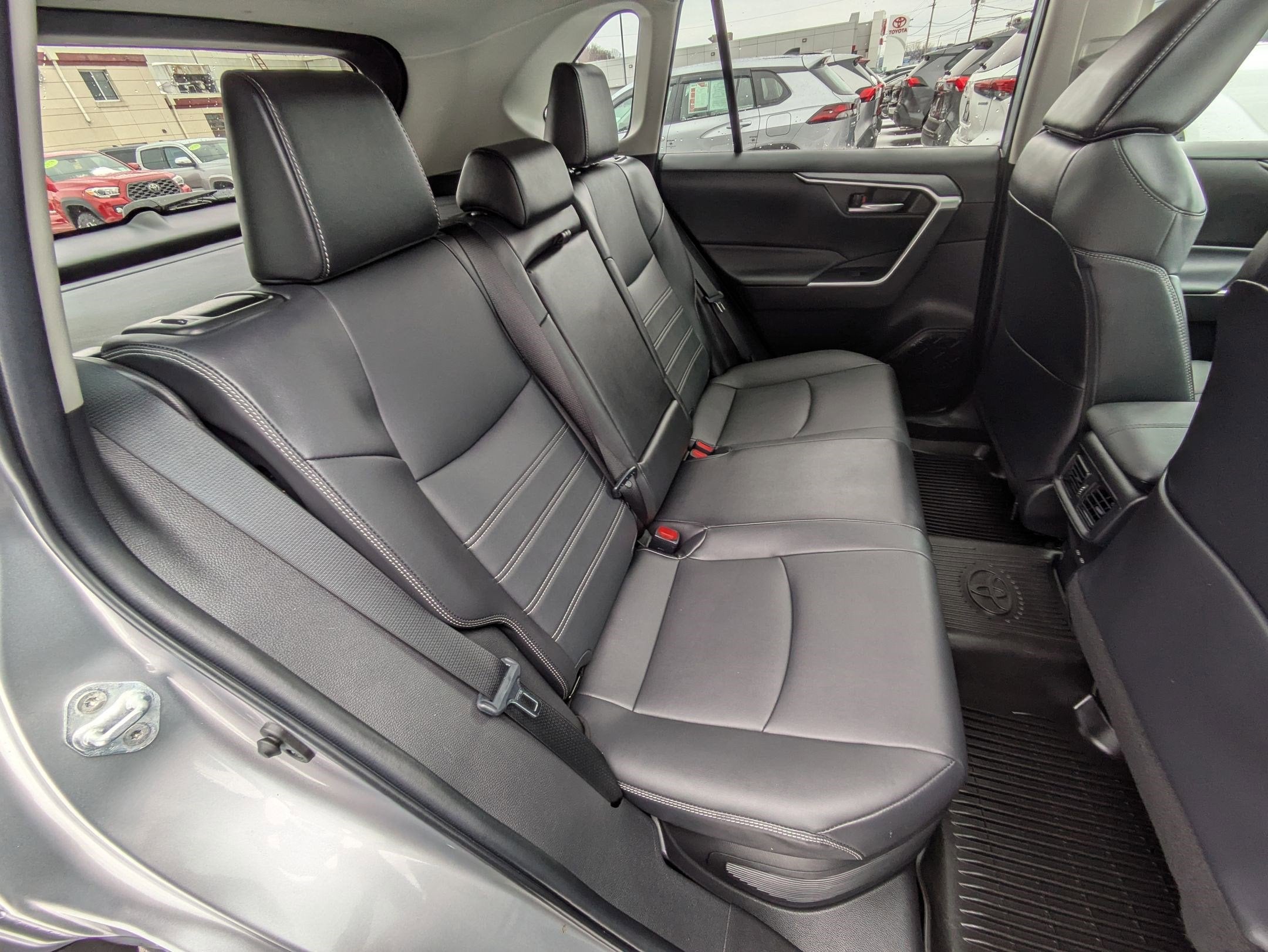 2022 Toyota RAV4 Hybrid XLE Premium w/ Cold Weather Pkg