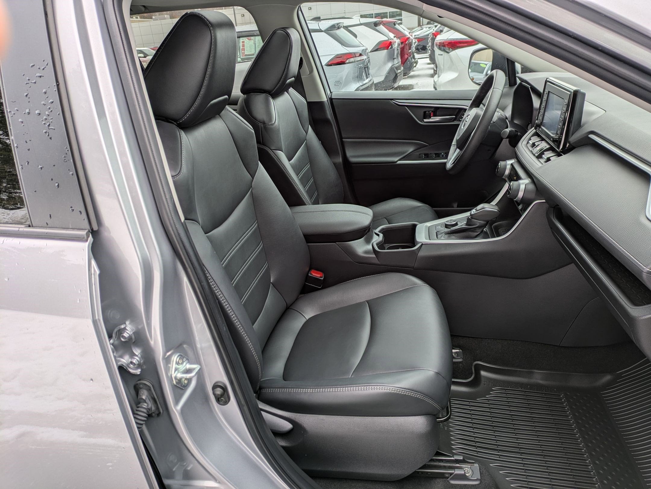 2022 Toyota RAV4 Hybrid XLE Premium w/ Cold Weather Pkg