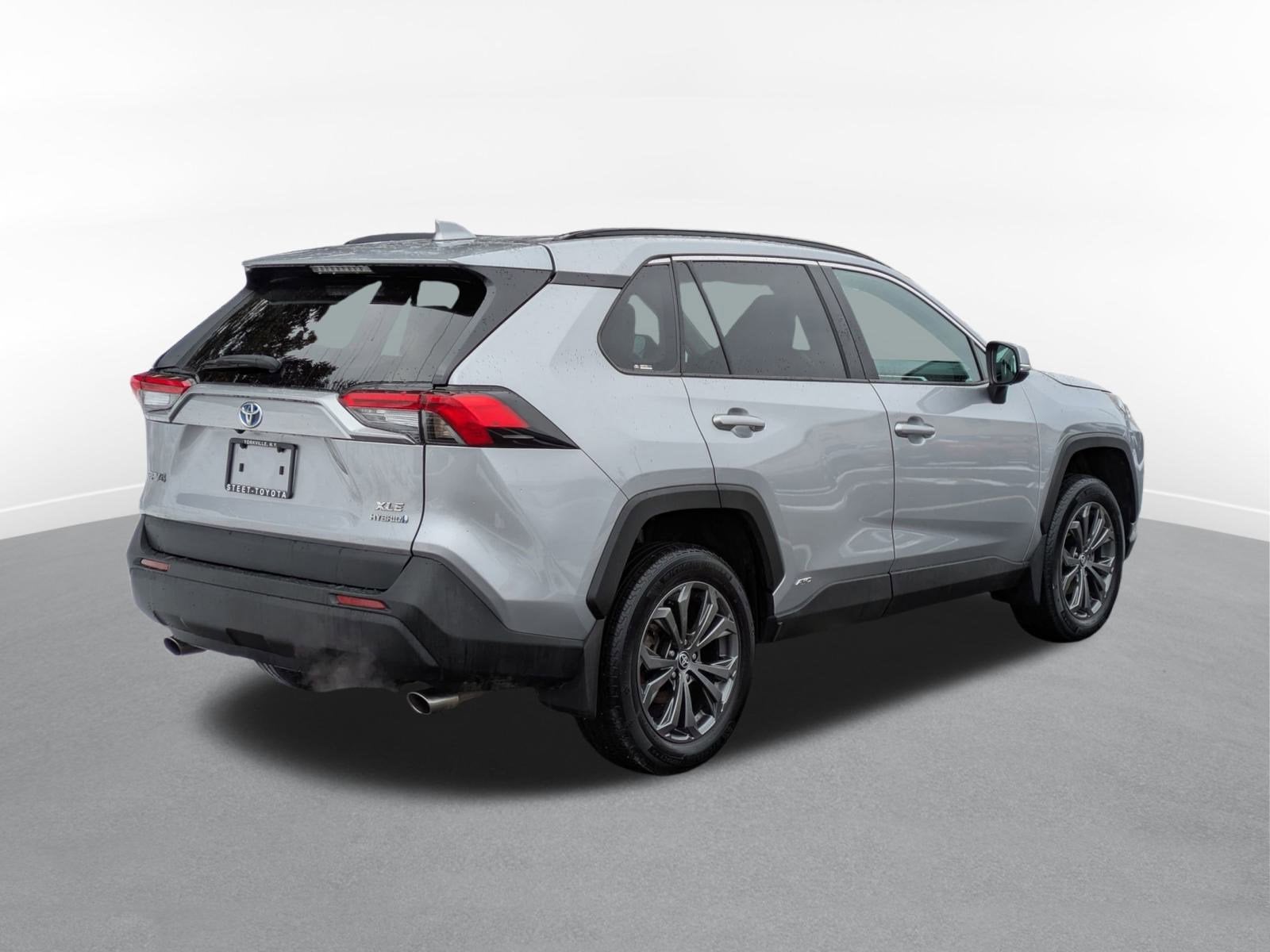 2022 Toyota RAV4 Hybrid XLE Premium w/ Cold Weather Pkg