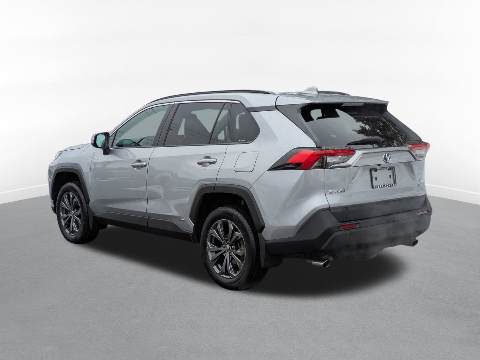 2022 Toyota RAV4 Hybrid XLE Premium w/ Cold Weather Pkg
