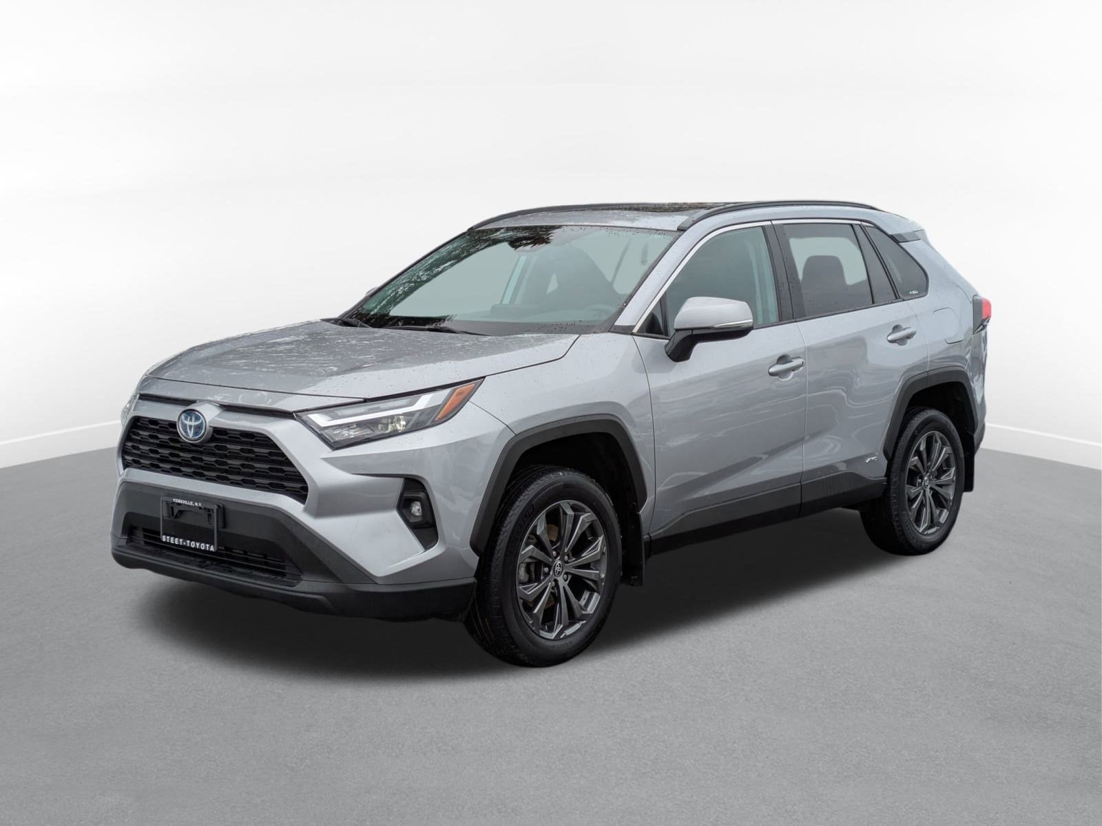 2022 Toyota RAV4 Hybrid XLE Premium w/ Cold Weather Pkg