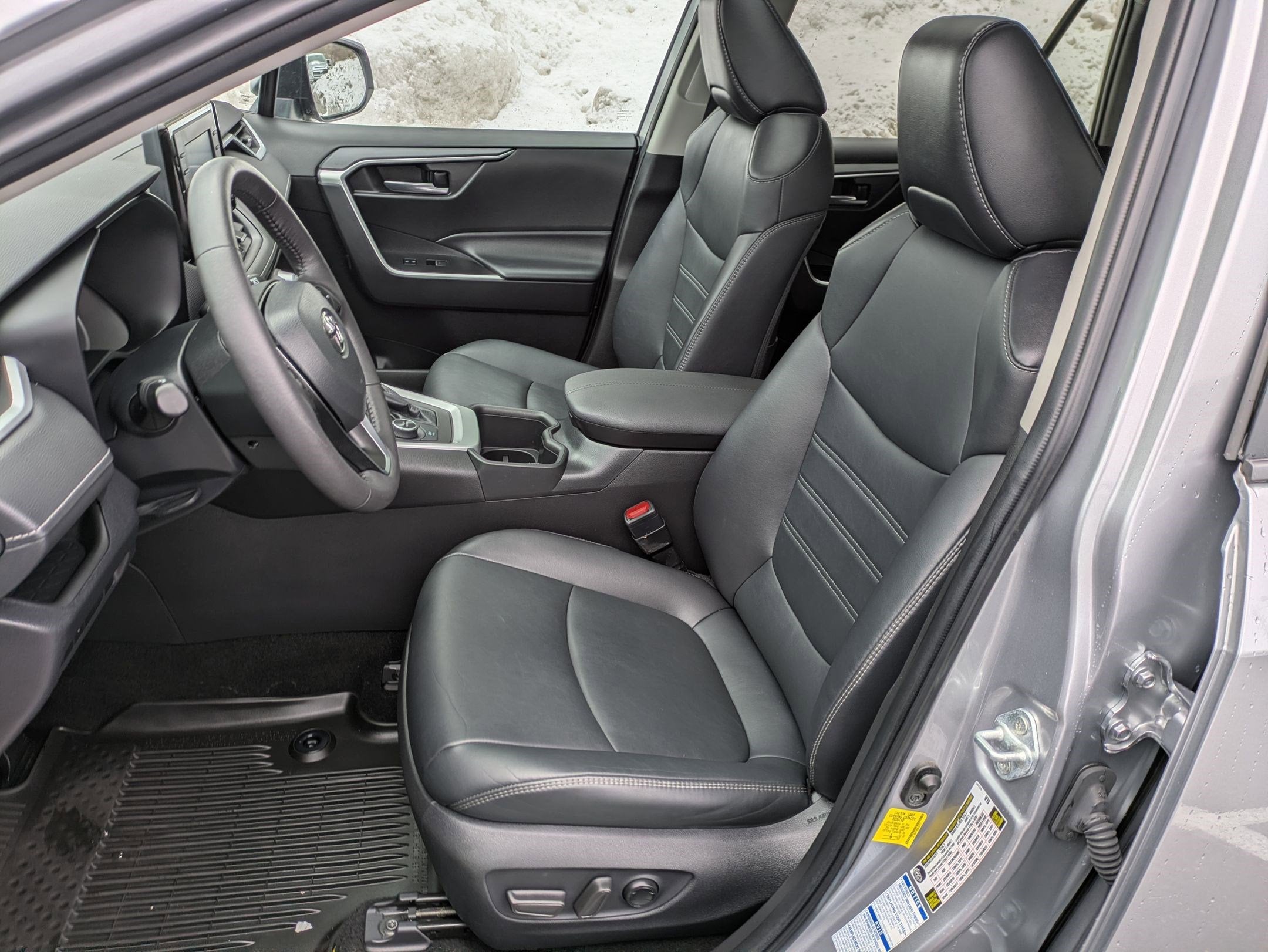 2022 Toyota RAV4 Hybrid XLE Premium w/ Cold Weather Pkg